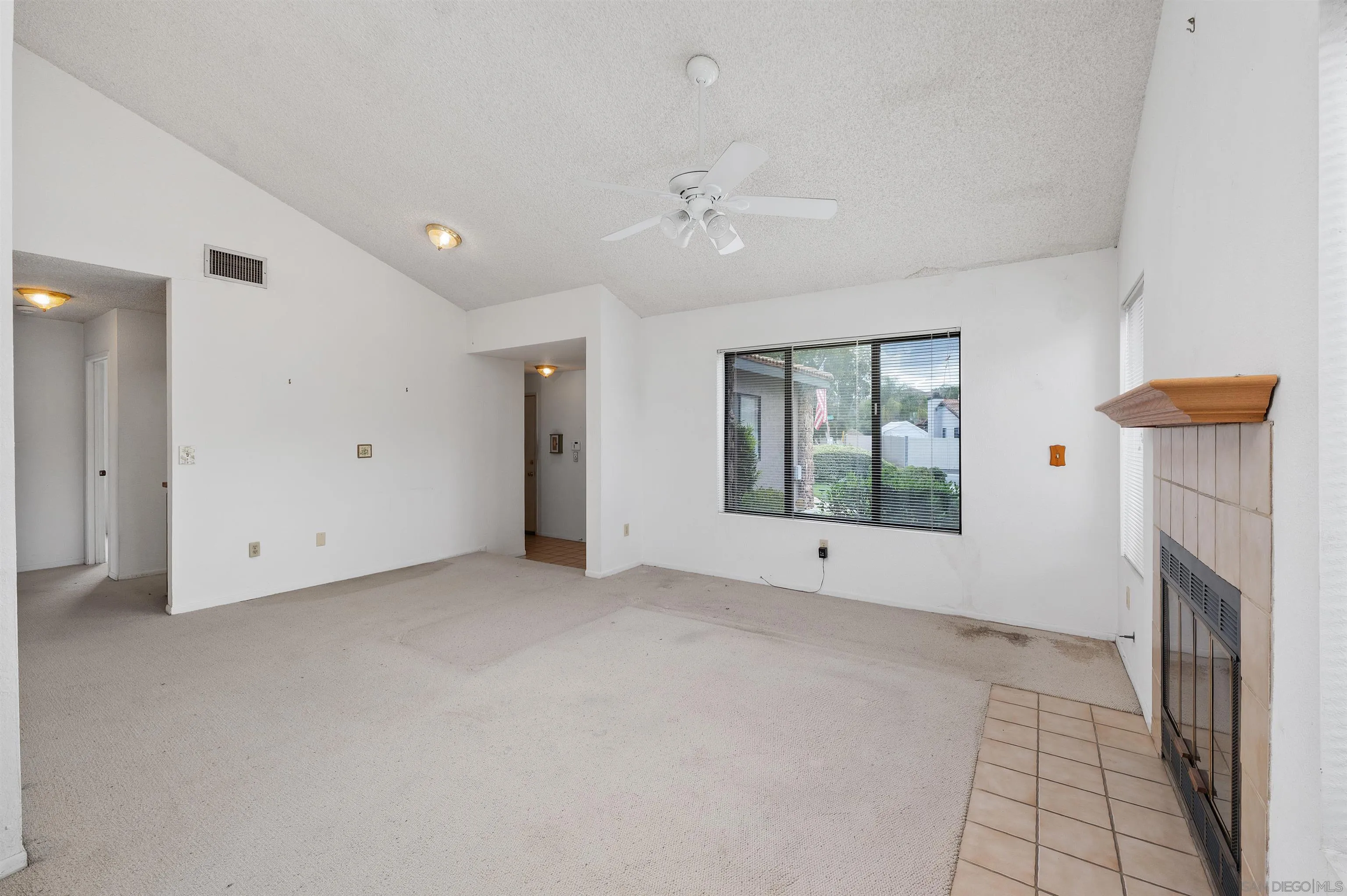 https://cdn.realtyfeed.com/cdn/127/260012955/146b39b24d53d11fd148523eaa97e924.webp