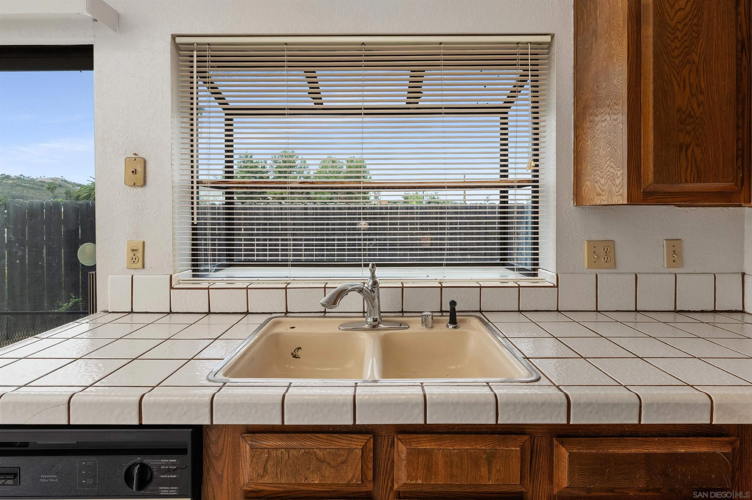 https://cdn.realtyfeed.com/cdn/127/260012955/2ebf54d28b2de451d13bf07c5709a1e8.webp