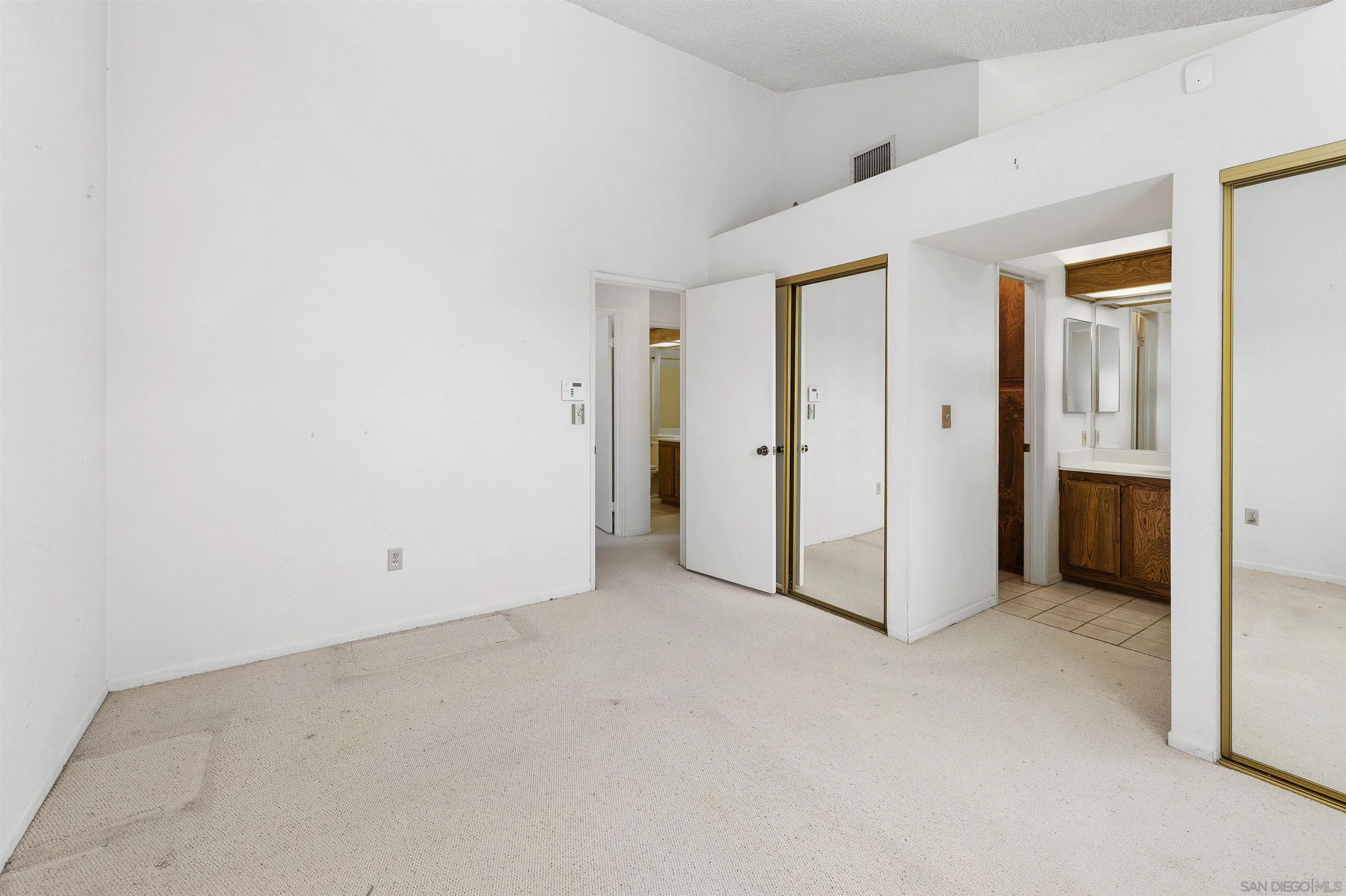 https://cdn.realtyfeed.com/cdn/127/260012955/48f34e23dd7ebb3e02c69bafd141d00c.webp