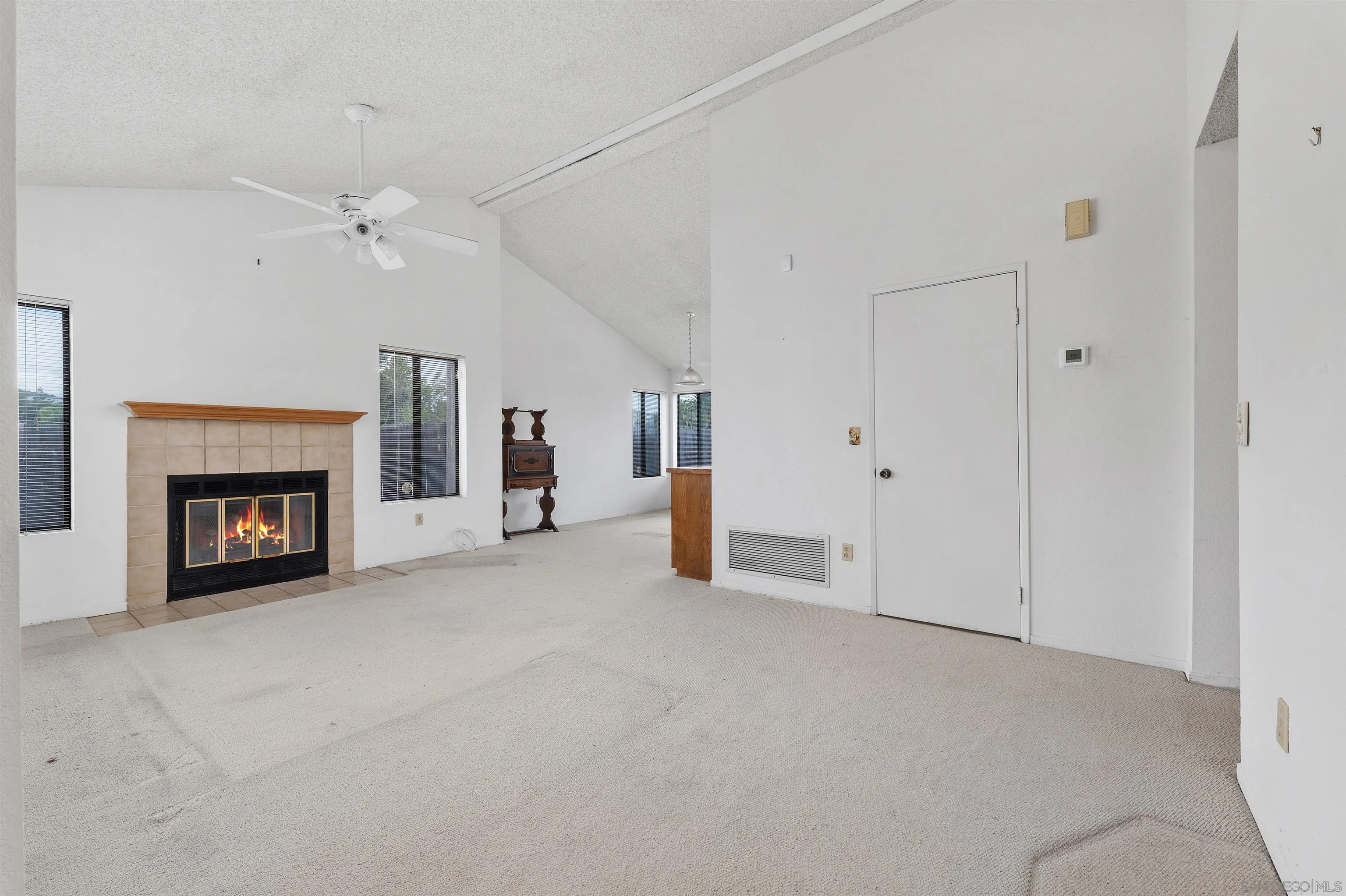 https://cdn.realtyfeed.com/cdn/127/260012955/494d6d8043f4eb22184de509ad7c5ffc.webp