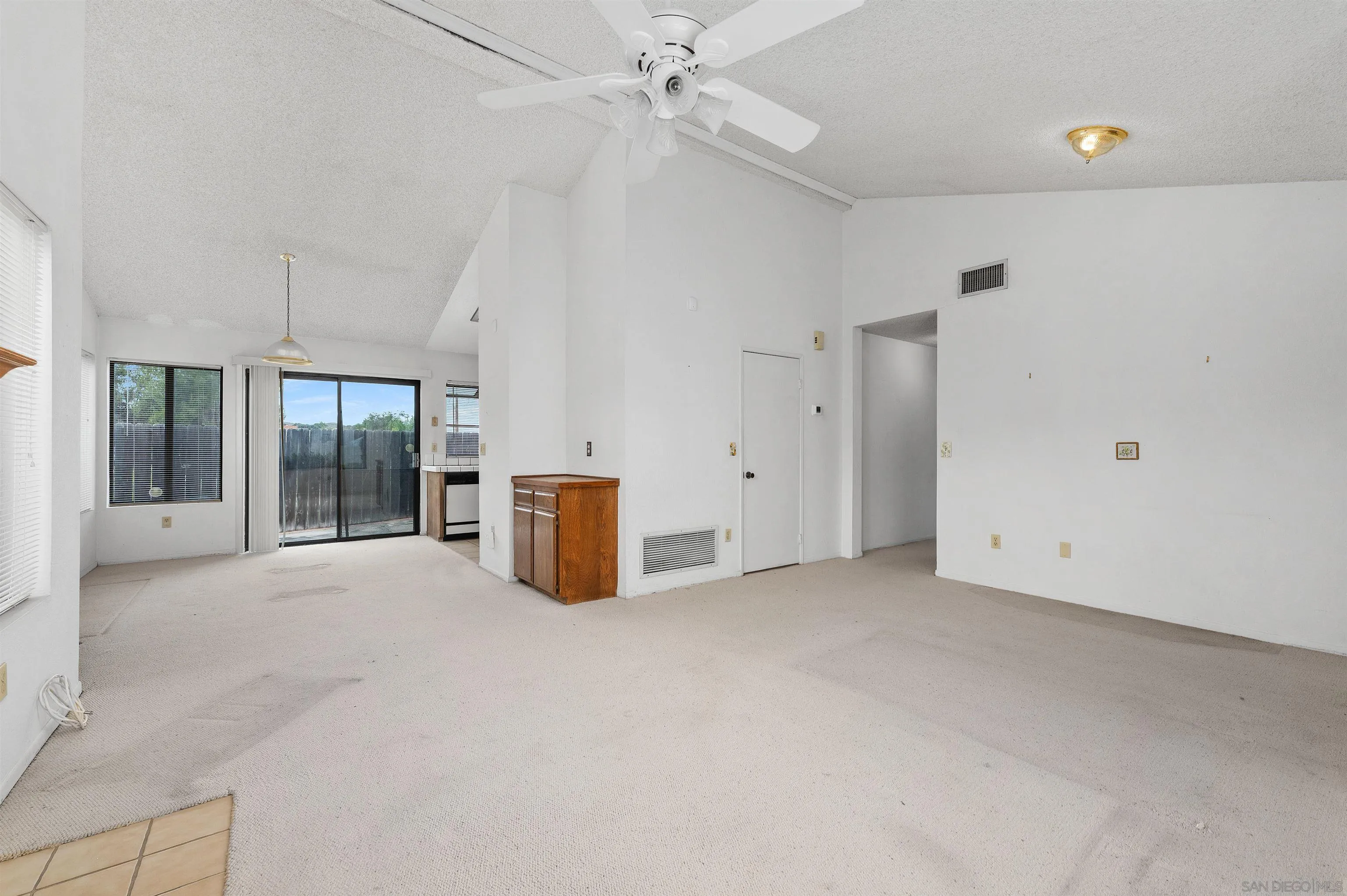 https://cdn.realtyfeed.com/cdn/127/260012955/5bdec03b6b6d8bf0271154937abad0f7.webp