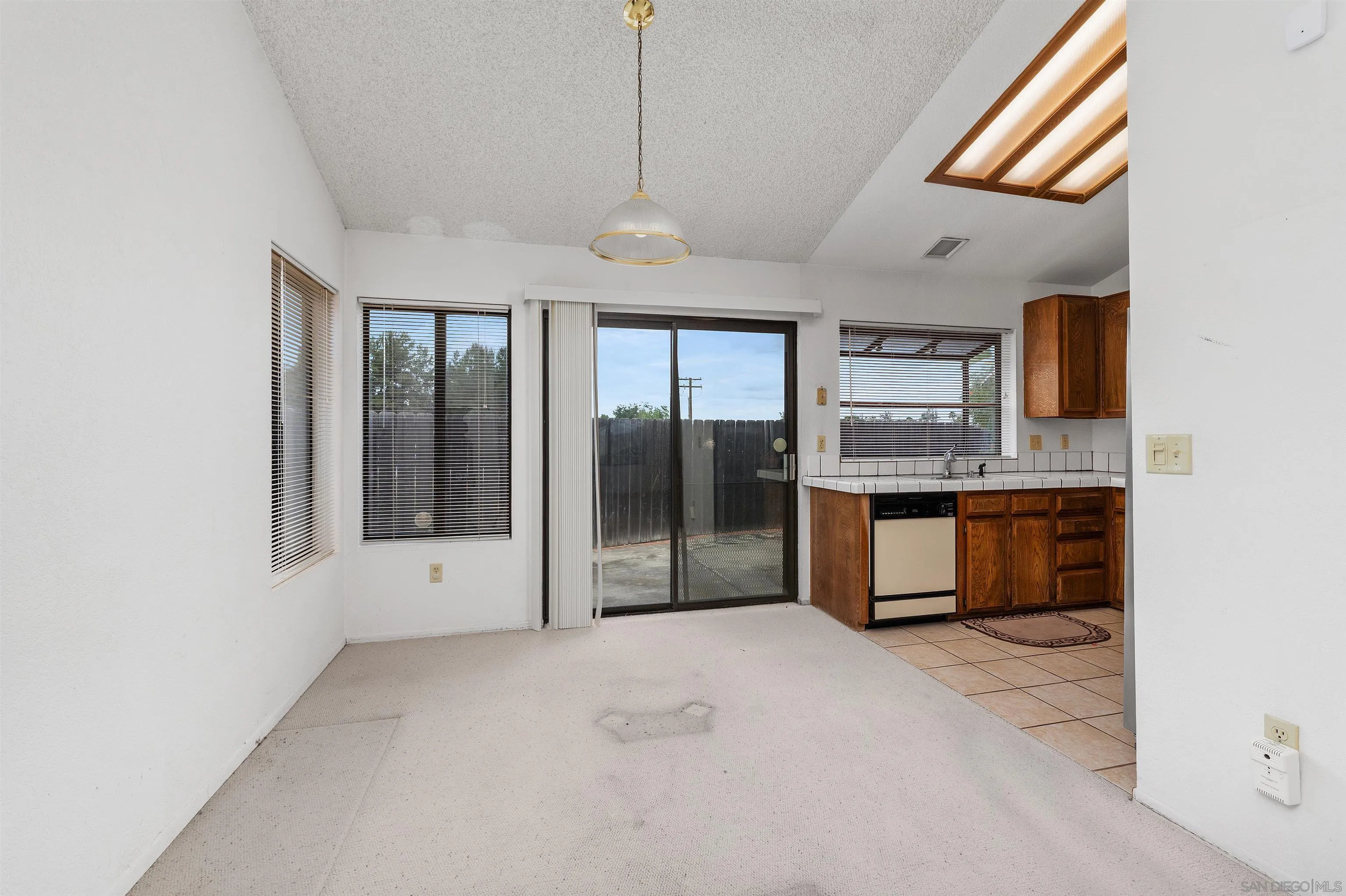 https://cdn.realtyfeed.com/cdn/127/260012955/80c89a851844da0ab476257fdc2c308d.webp