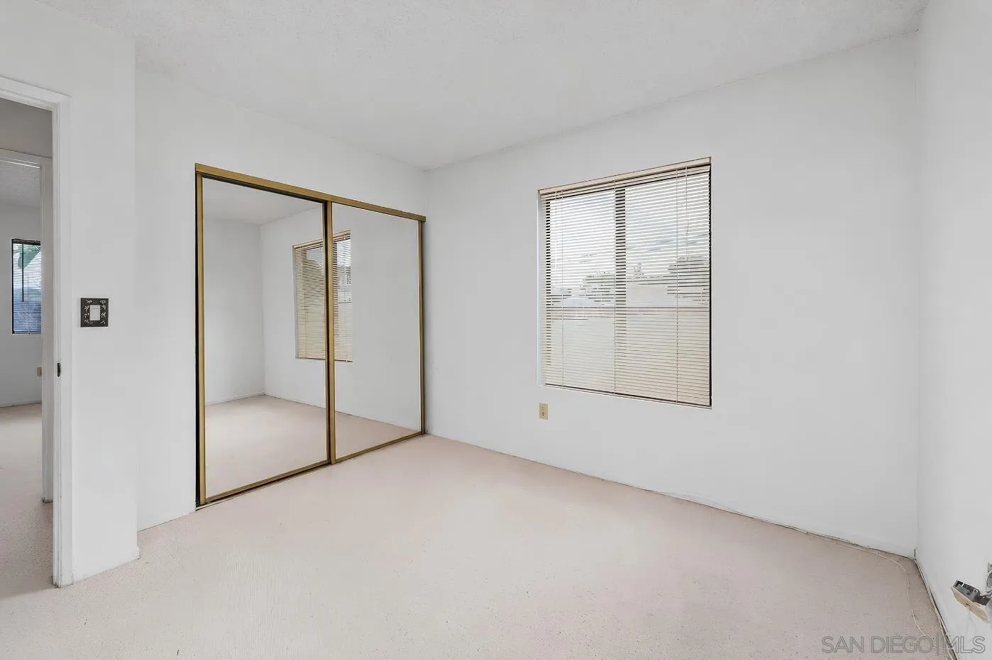 https://cdn.realtyfeed.com/cdn/127/260012955/83117c75b1d5a8e60cda247792af3c03.webp