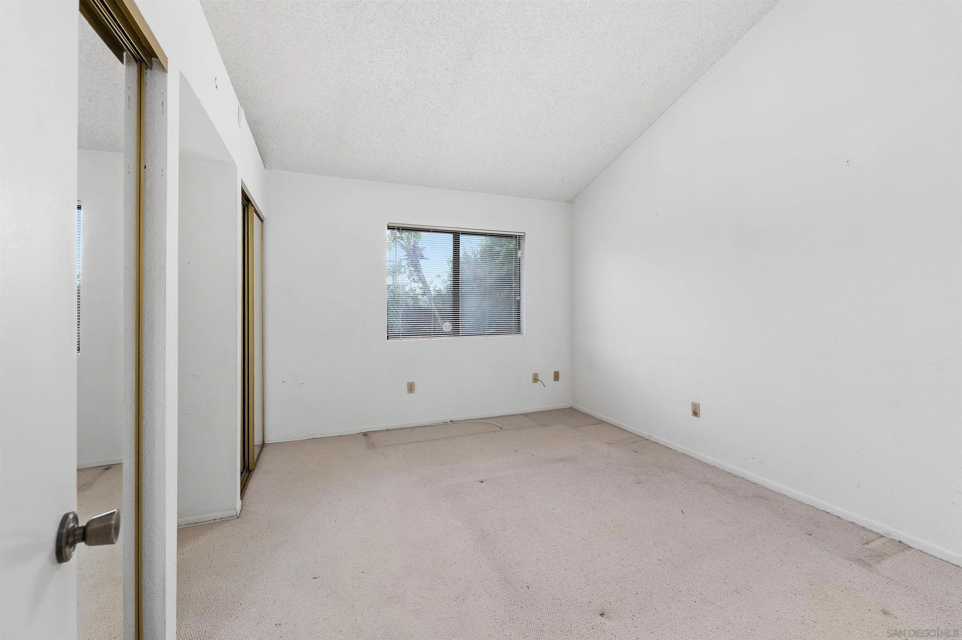 https://cdn.realtyfeed.com/cdn/127/260012955/87a51cae898860622465222e4c999289.webp