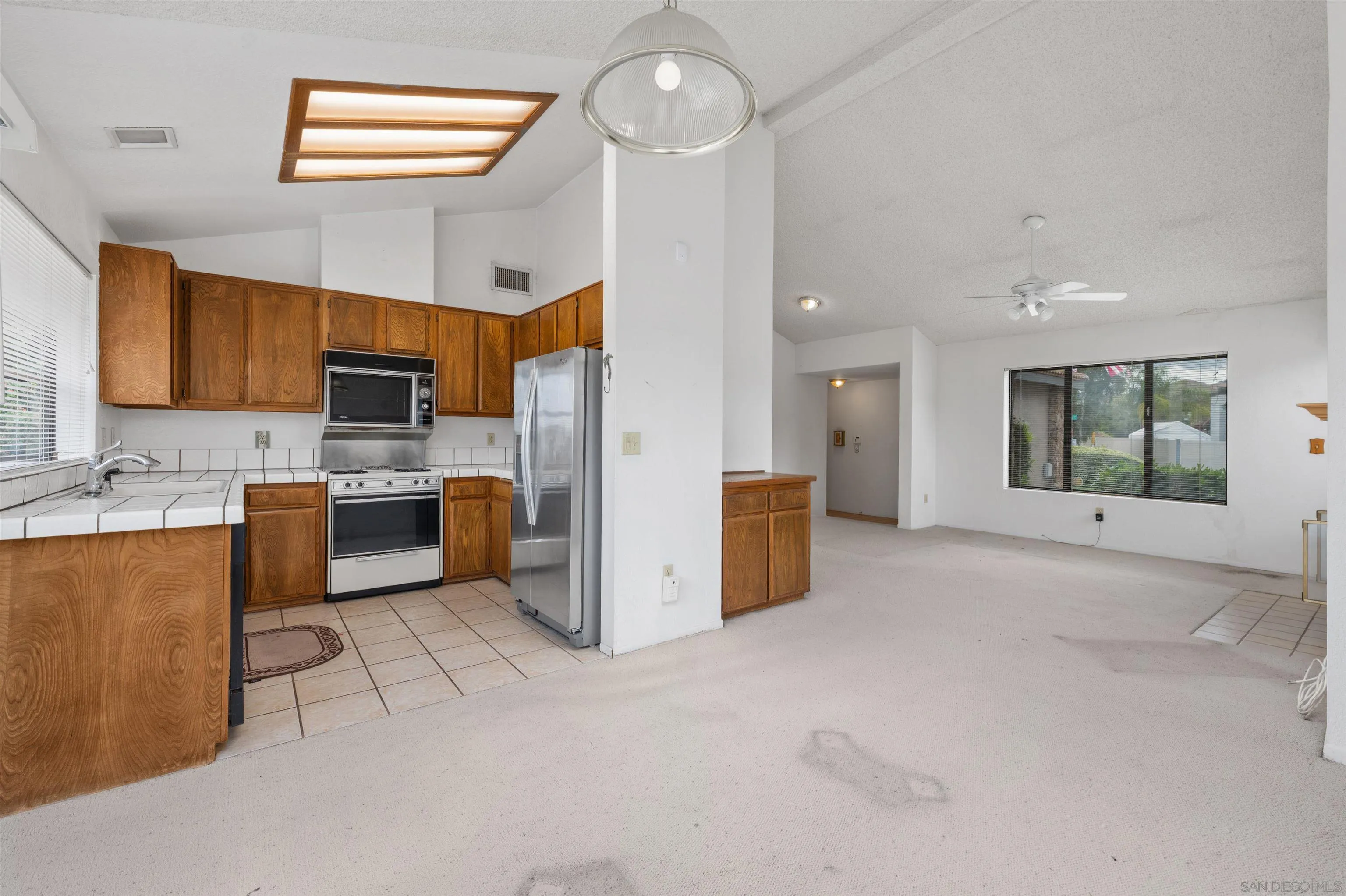 https://cdn.realtyfeed.com/cdn/127/260012955/889b21aebb4507fa3f19c707d256d9a1.webp