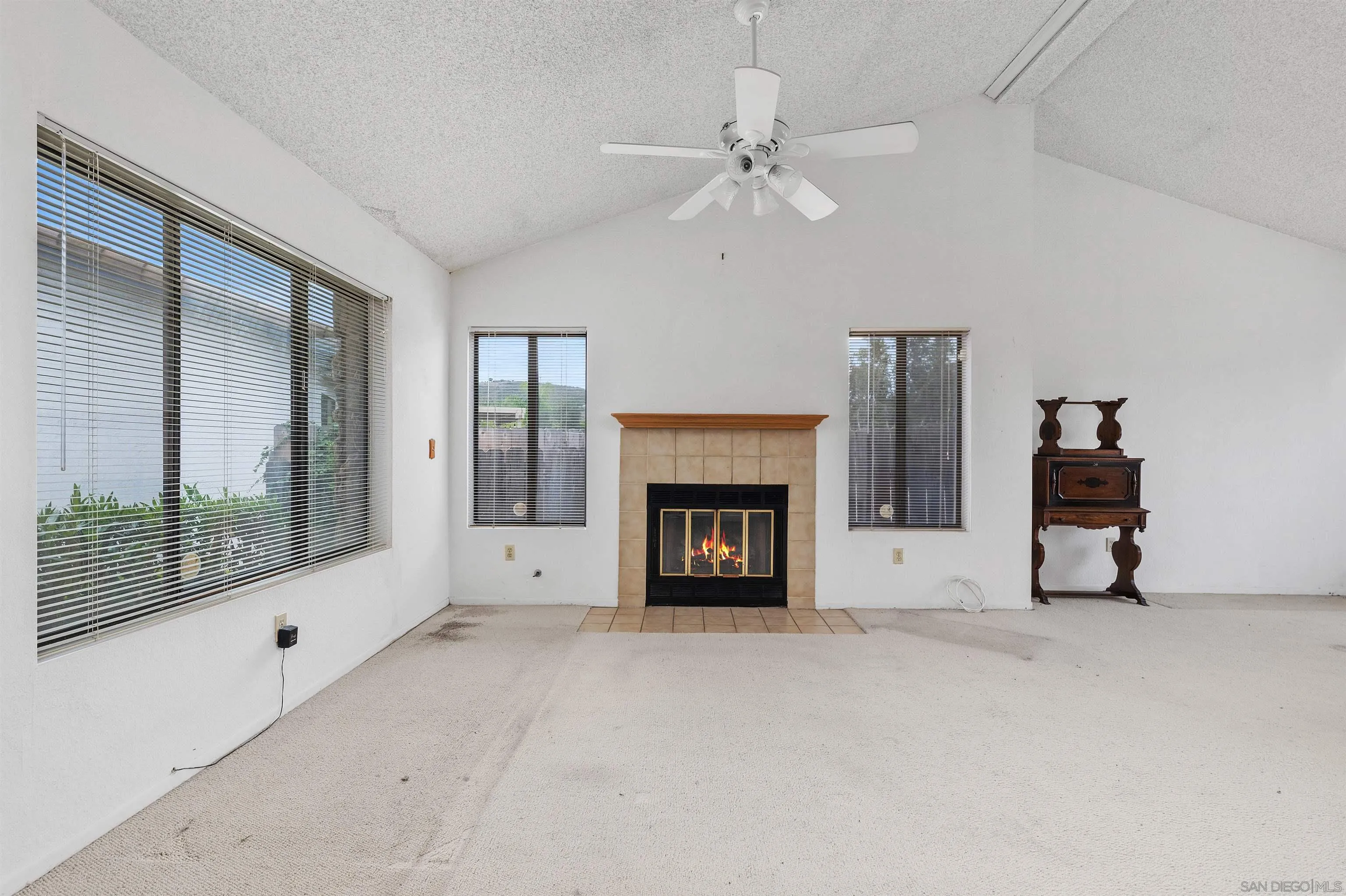 https://cdn.realtyfeed.com/cdn/127/260012955/95b39edda43a291f02d0c529fab82dbf.webp