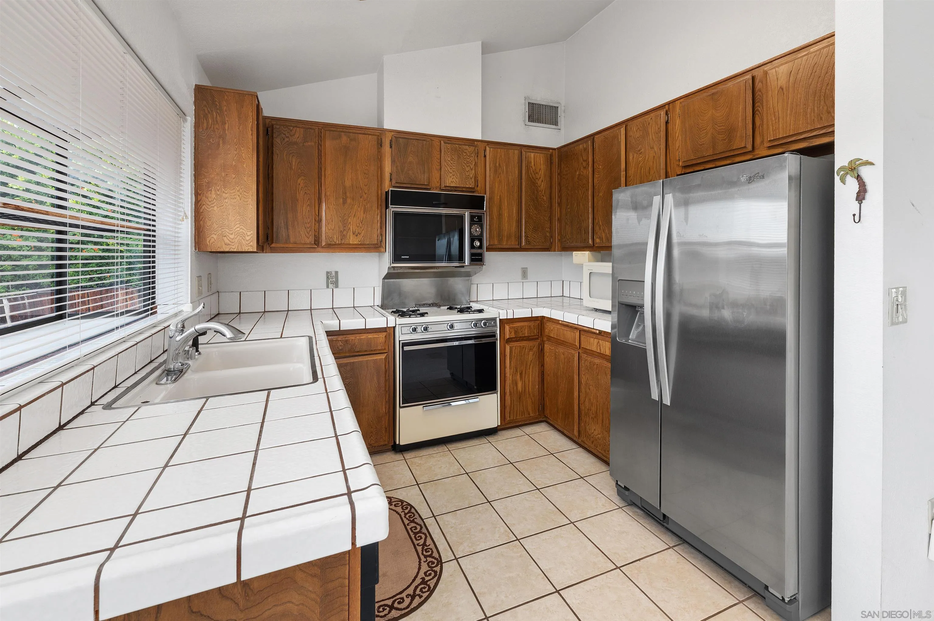 https://cdn.realtyfeed.com/cdn/127/260012955/a2dd2f7fb5be0a27b7357e811b367959.webp
