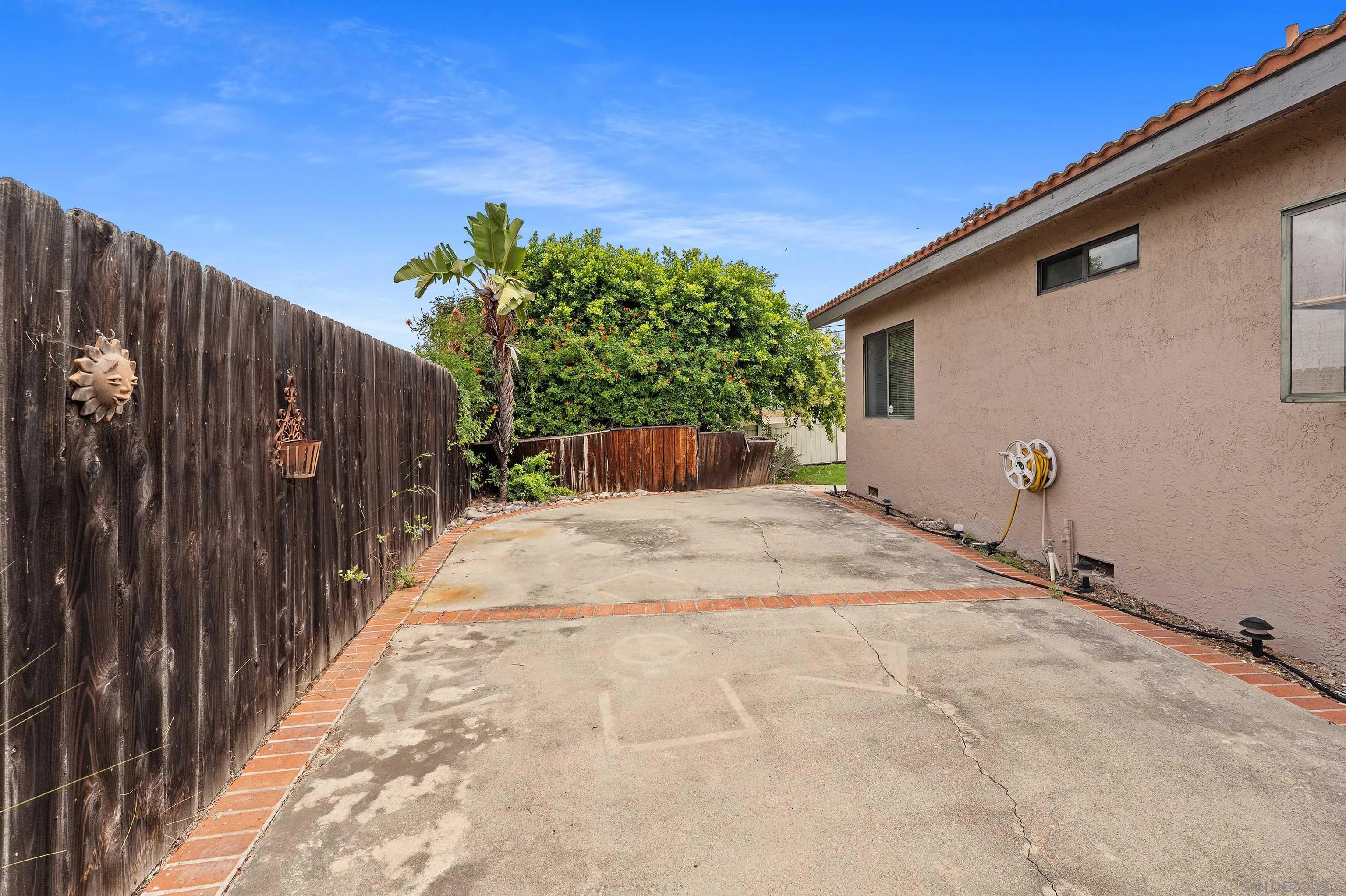 https://cdn.realtyfeed.com/cdn/127/260012955/c75706299962a38afa88ff50f66a0f80.webp