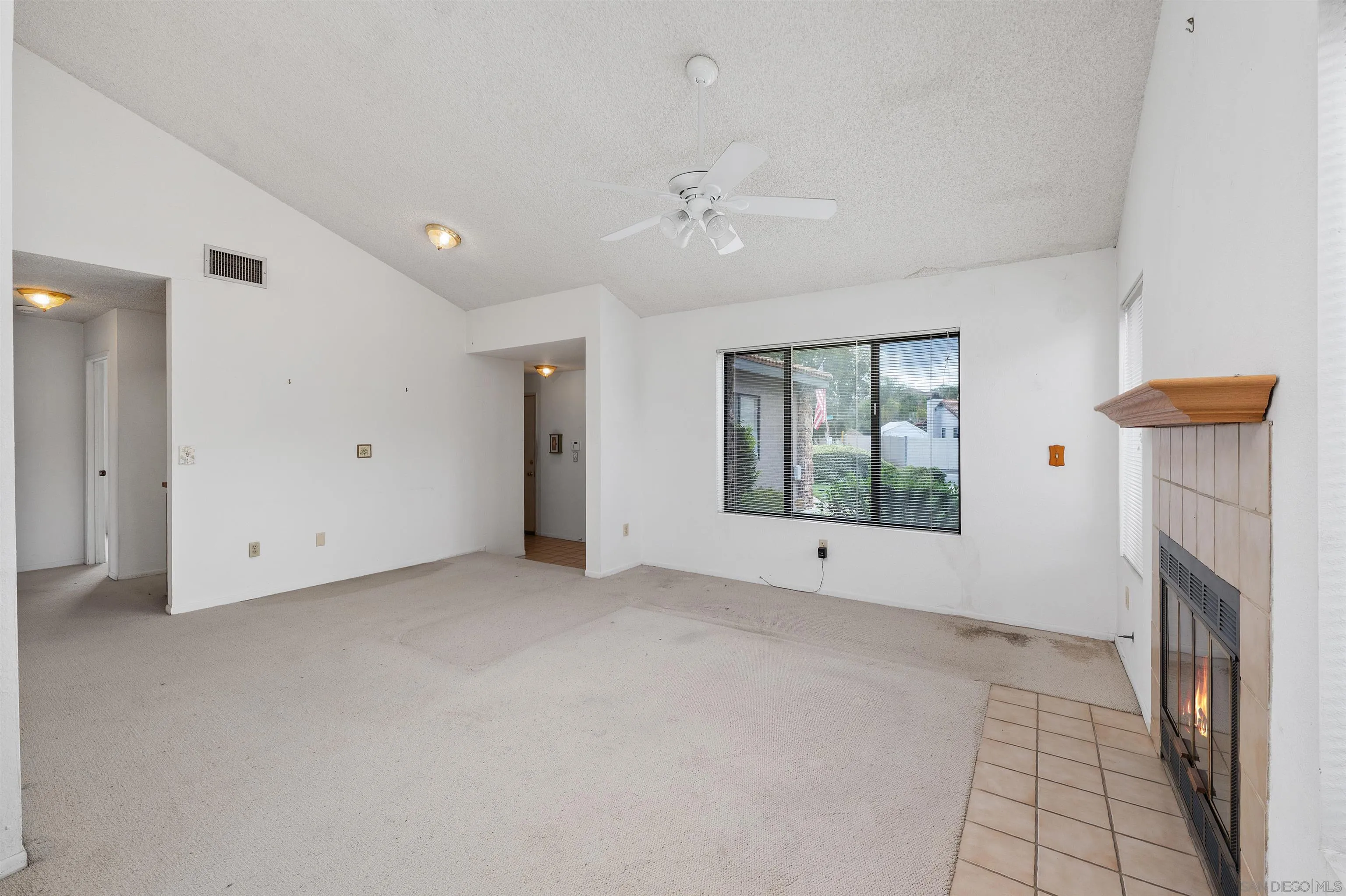 https://cdn.realtyfeed.com/cdn/127/260012955/cb11eb0504ee32d2e3d67d372fd3cbbe.webp
