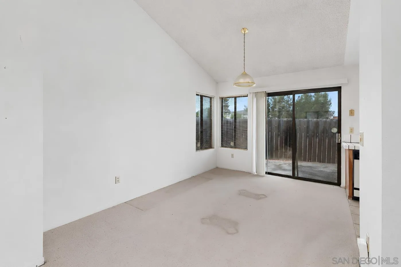 https://cdn.realtyfeed.com/cdn/127/260012955/e3e7a427aa5678ad9c41cd33a901a730.webp