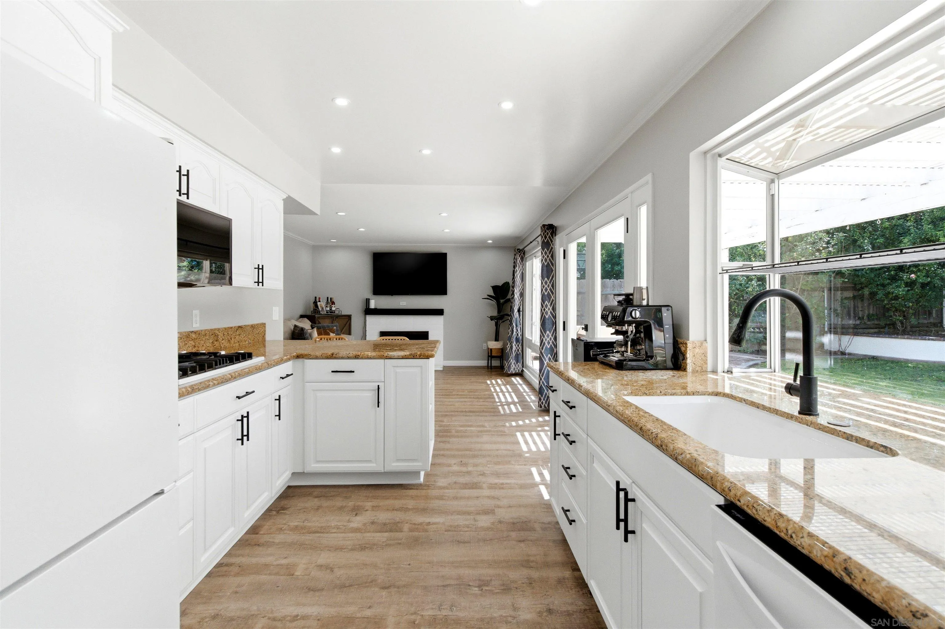 https://cdn.realtyfeed.com/cdn/127/260012958/3798585b667028d7e07f810548afa6ad.webp