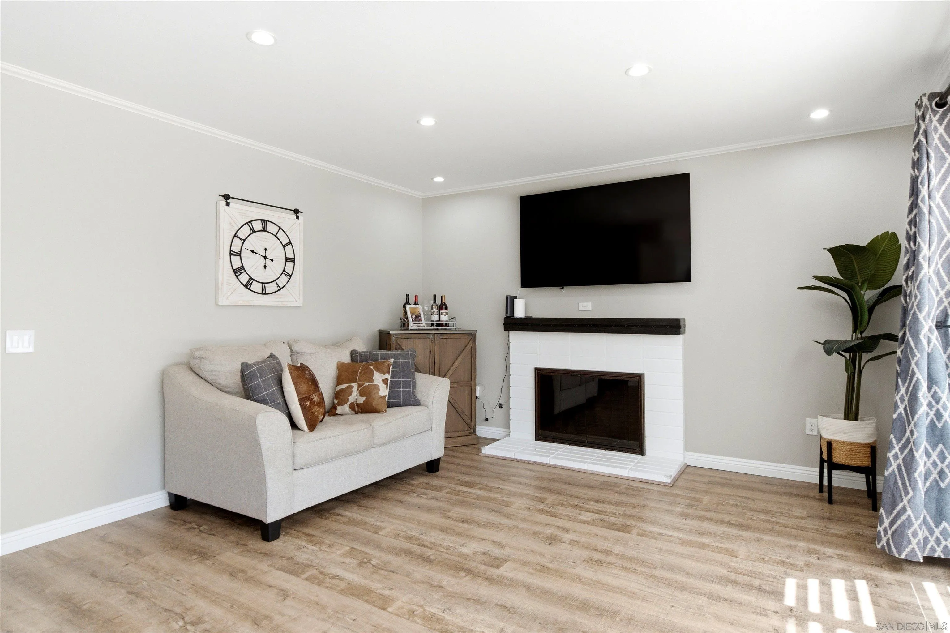 https://cdn.realtyfeed.com/cdn/127/260012958/fa5feebba97a7679b00b58b674b1bda0.webp