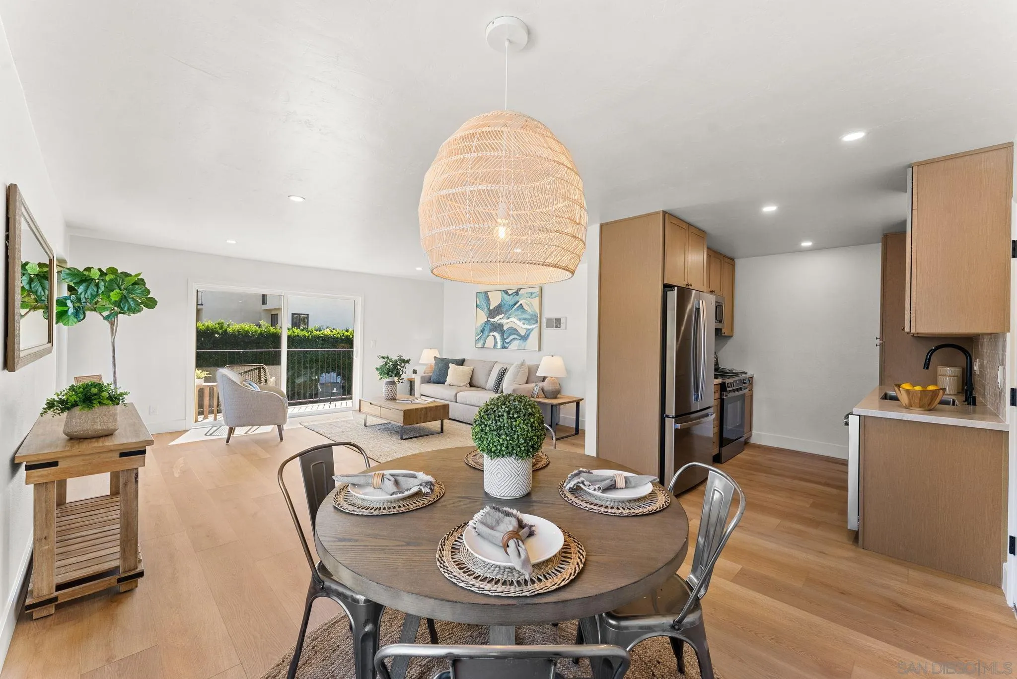 https://cdn.realtyfeed.com/cdn/127/260012959/cf9d8225e9b04b70fc9bd542262a711f.webp