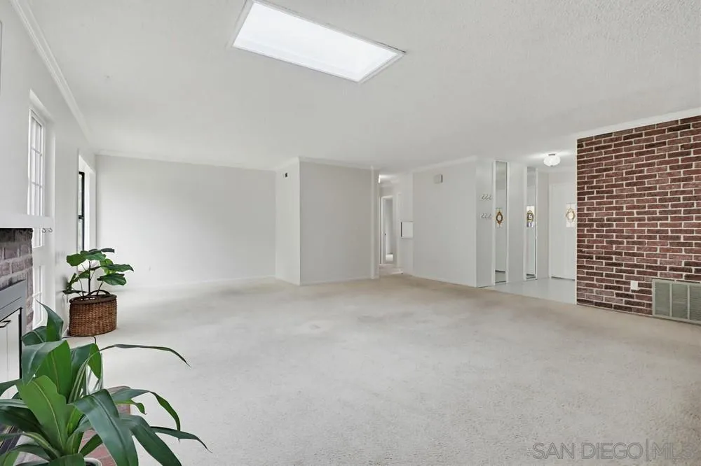 https://cdn.realtyfeed.com/cdn/127/260012961/06a3bc16d747f38c062e459b03875aa3.webp