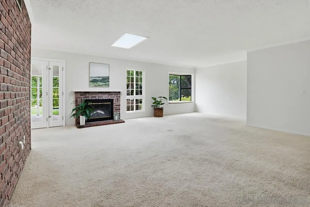 https://cdn.realtyfeed.com/cdn/127/260012961/1e558e199b21e2a87c7cc22100eb125f.webp