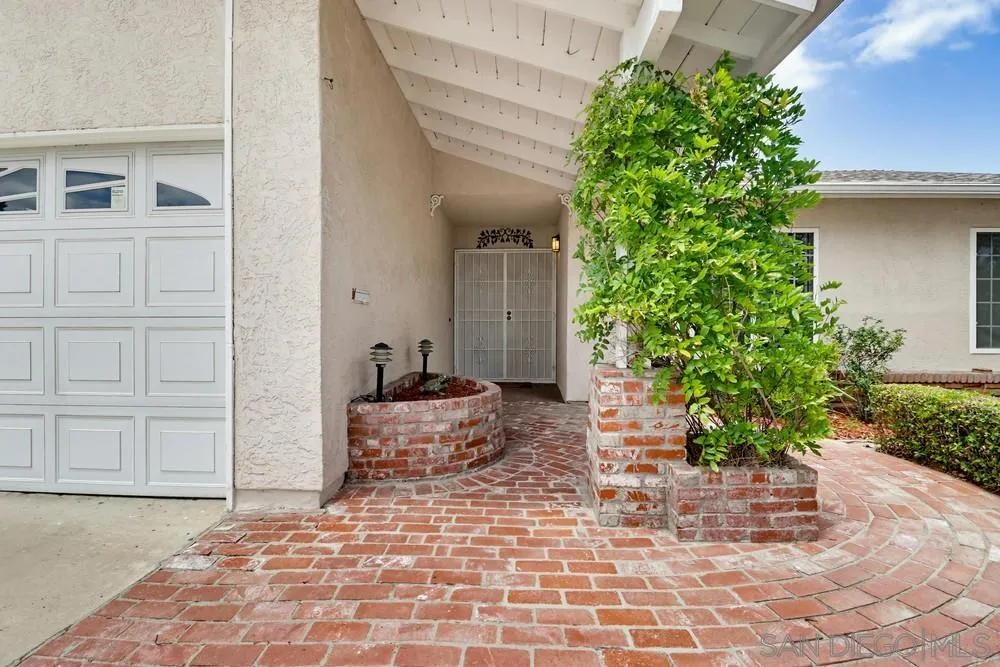 https://cdn.realtyfeed.com/cdn/127/260012961/248299f3893ade44471055029ab2ad39.webp