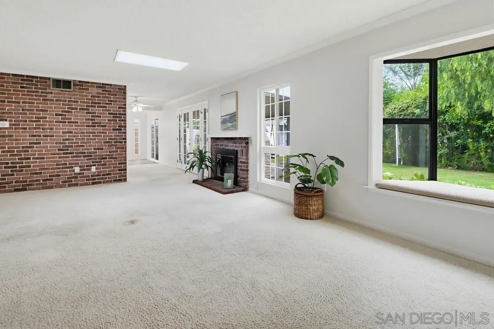 https://cdn.realtyfeed.com/cdn/127/260012961/4097ac85eddd1455ff736dedc0a11676.webp