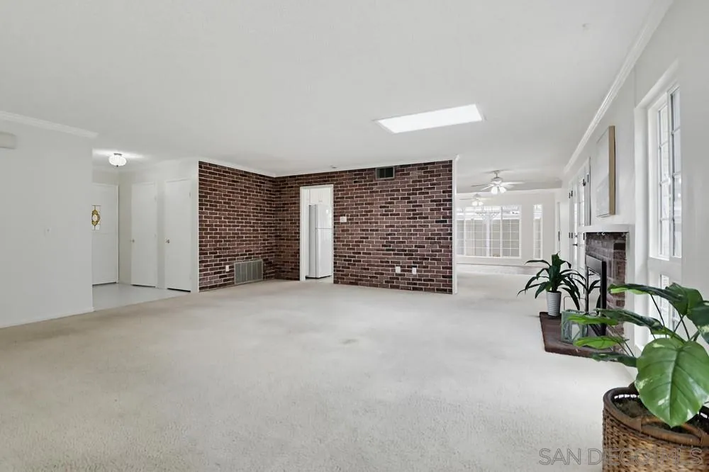 https://cdn.realtyfeed.com/cdn/127/260012961/80f90b8ef9856b560b51e670a0d81624.webp