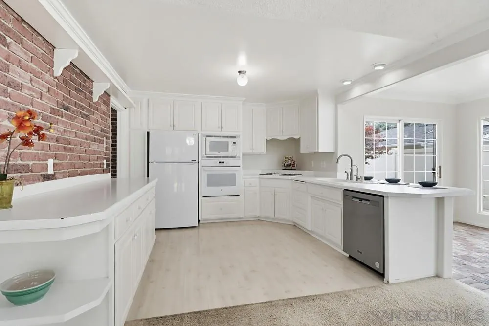 https://cdn.realtyfeed.com/cdn/127/260012961/e66a7f76f9c78d32615dddeaf2fb51de.webp
