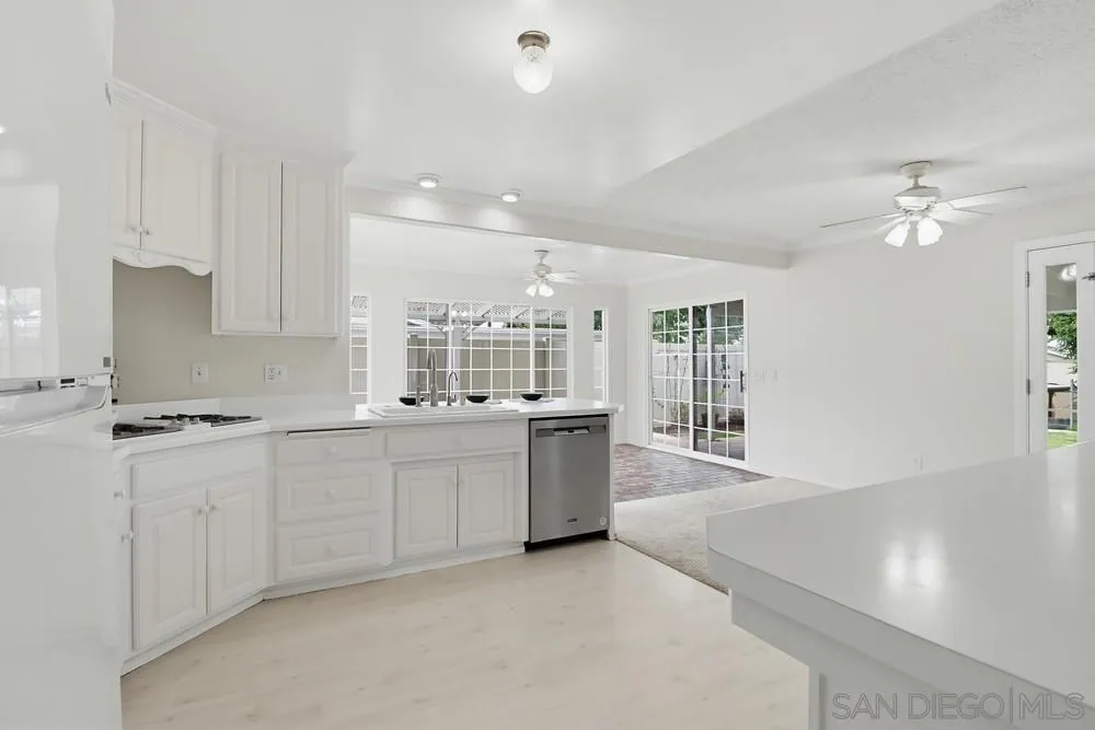 https://cdn.realtyfeed.com/cdn/127/260012961/ff5c7a8b386c2f08f25d577a8470d66e.webp