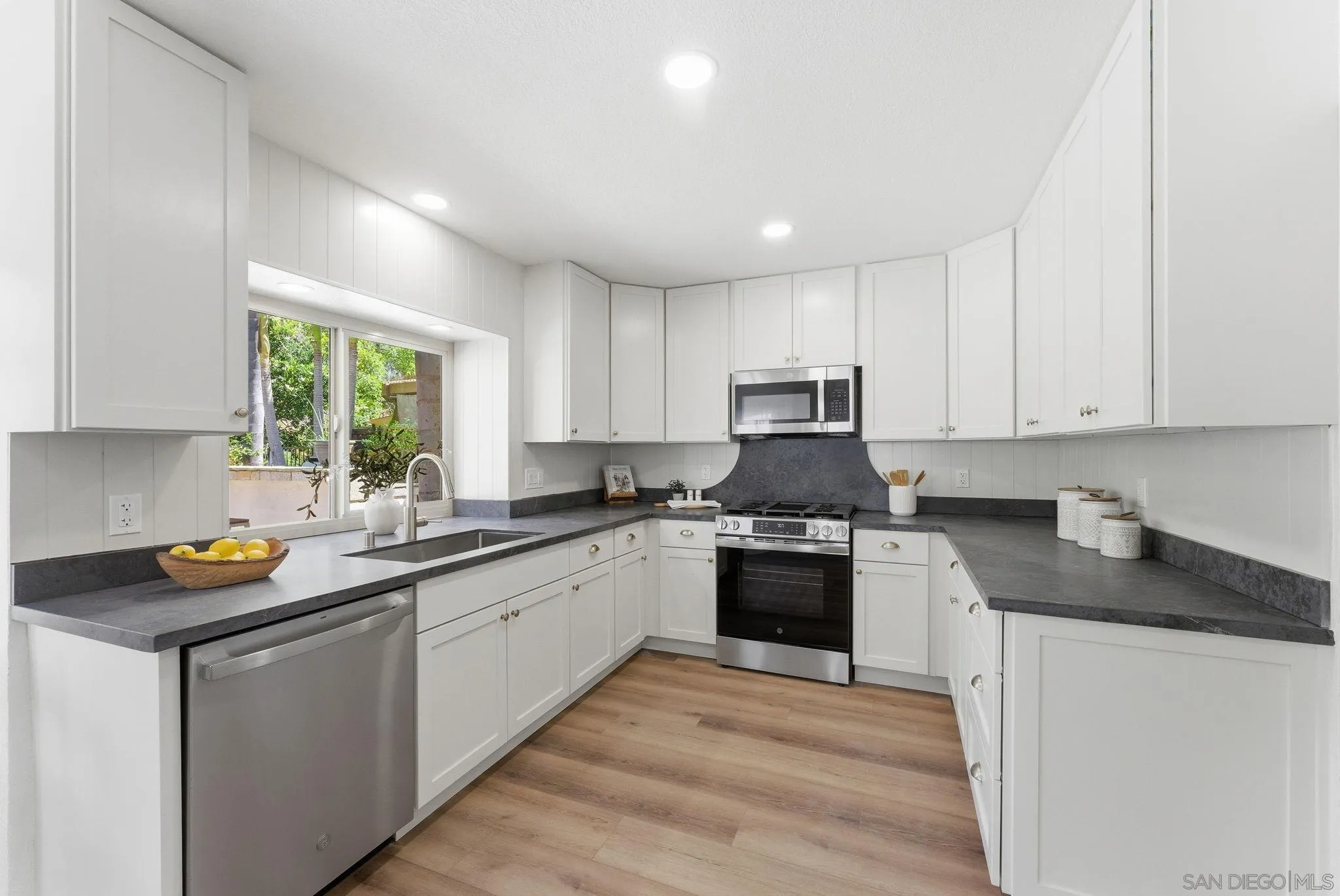 https://cdn.realtyfeed.com/cdn/127/260012962/01733a6500535866990c92d14e9022c2.webp