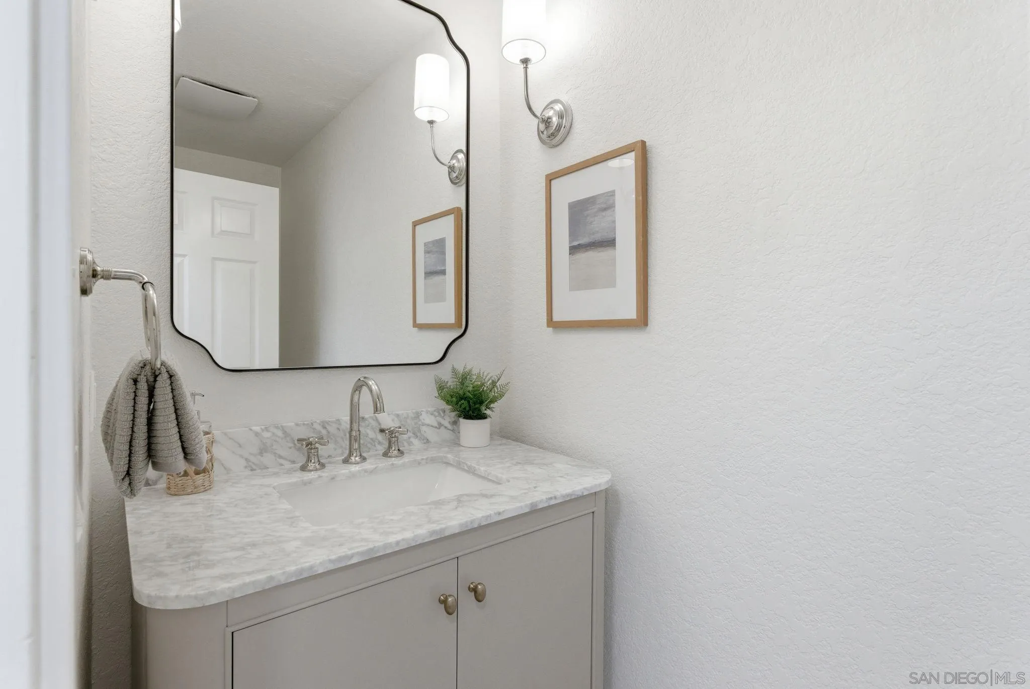 https://cdn.realtyfeed.com/cdn/127/260012962/26907c8437f934247b909f3f5e993984.webp