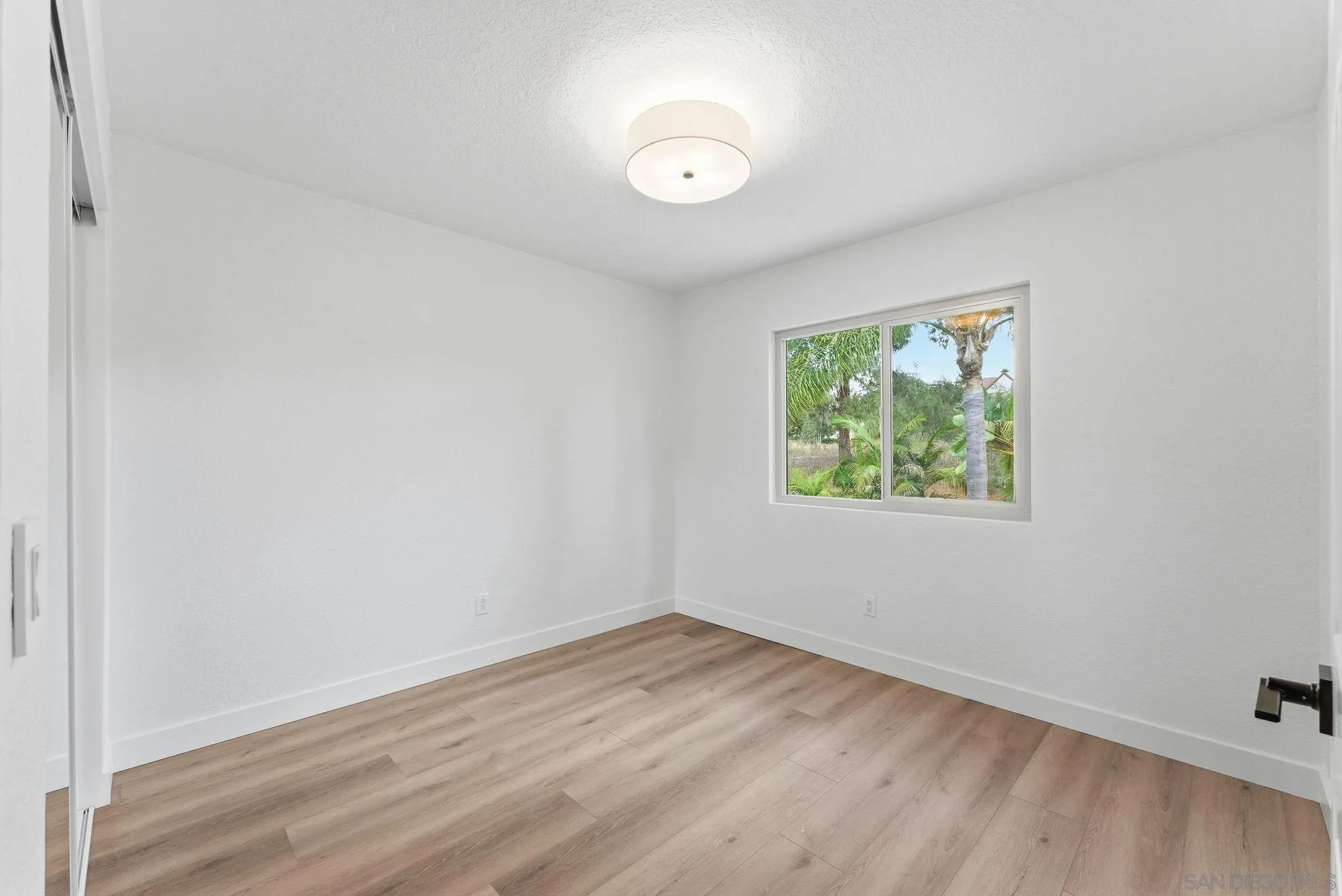 https://cdn.realtyfeed.com/cdn/127/260012962/4c5c2e252a2201e68f1e2703624f12e8.webp