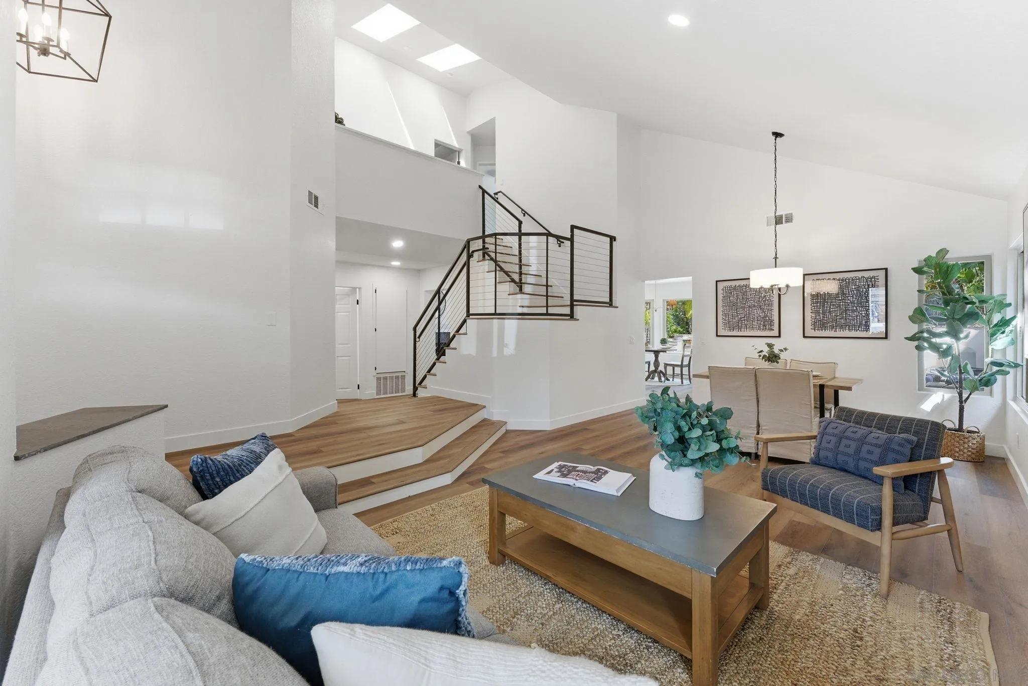 https://cdn.realtyfeed.com/cdn/127/260012962/7562d7c9b571d4802a6ef7283cb36229.webp