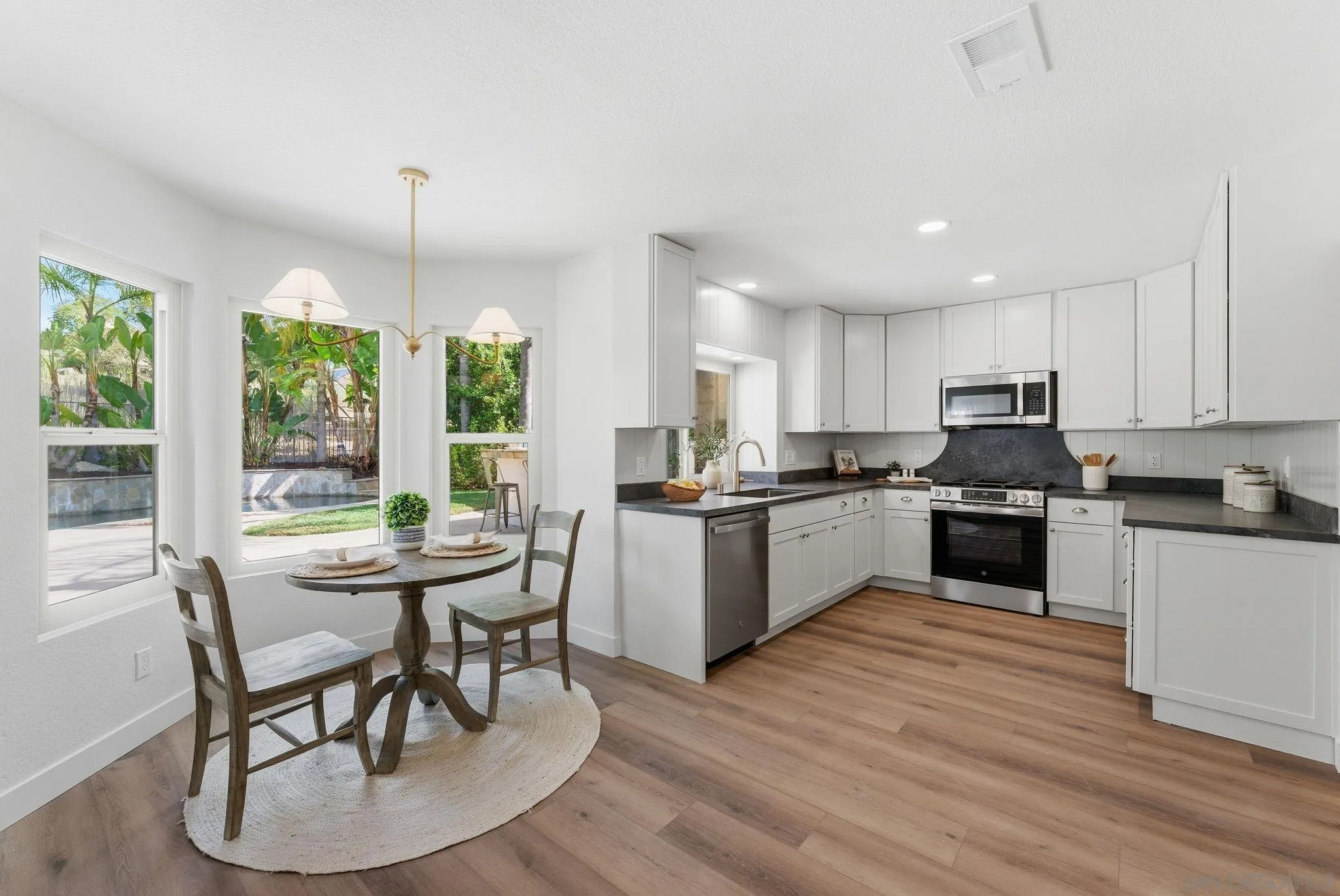 https://cdn.realtyfeed.com/cdn/127/260012962/88db0e3f3e620b85680ee1bc63050237.webp