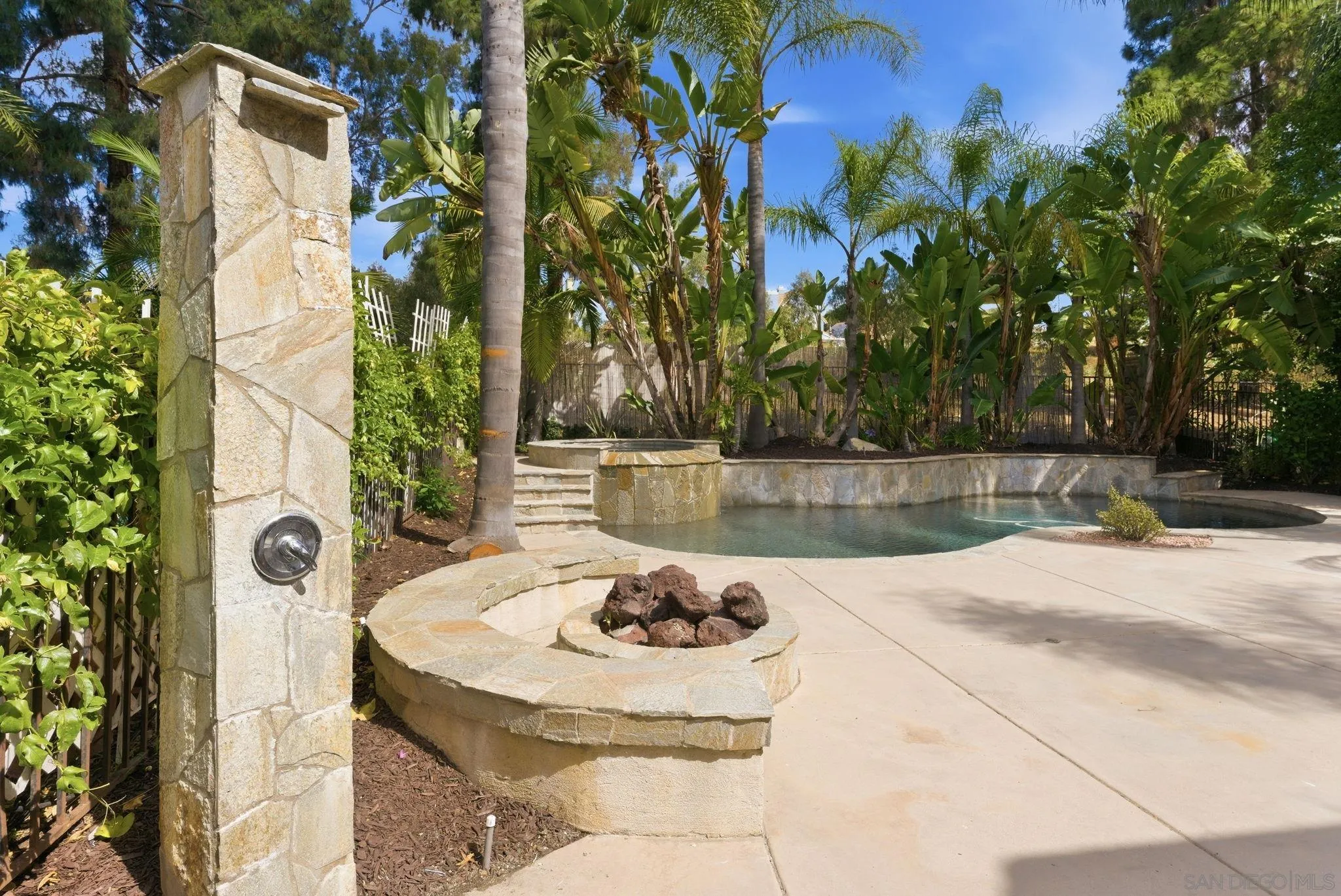https://cdn.realtyfeed.com/cdn/127/260012962/ad3d1667777d76ba3bbb49340f4882bd.webp
