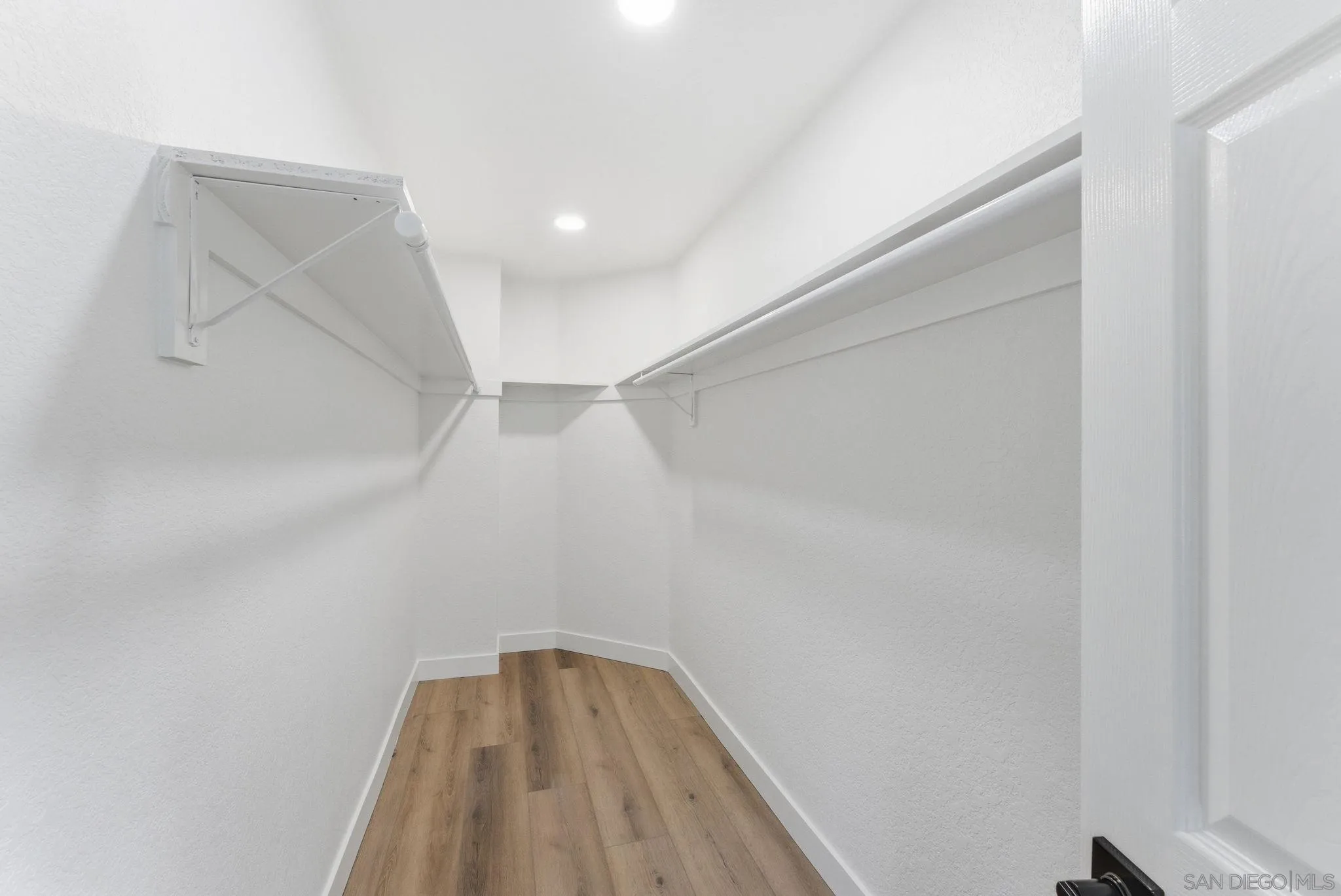 https://cdn.realtyfeed.com/cdn/127/260012962/df14309e063d35a6ebd20e6869ac52d5.webp
