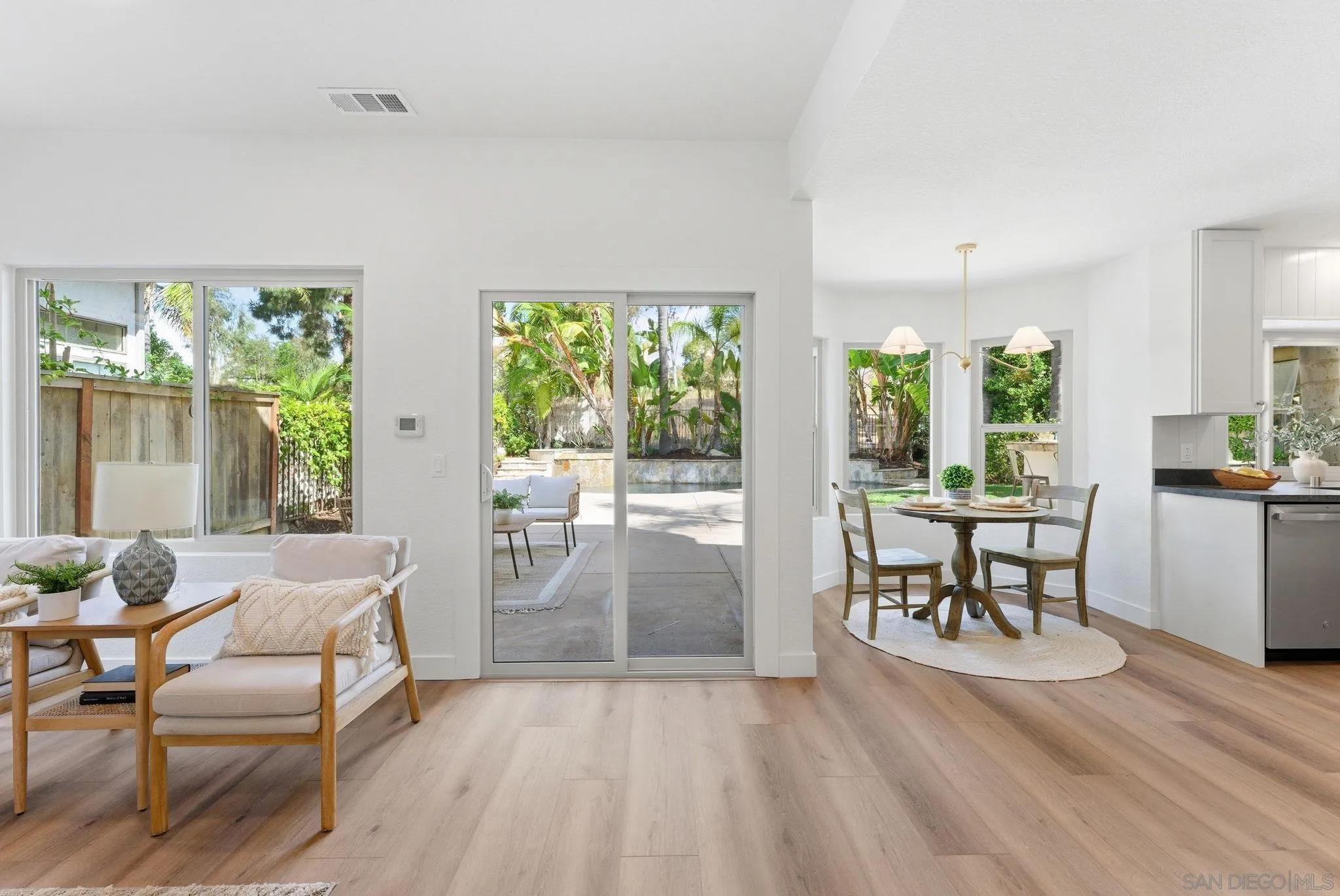 https://cdn.realtyfeed.com/cdn/127/260012962/f4edf285c6f54f94fe5f008c677594d5.webp