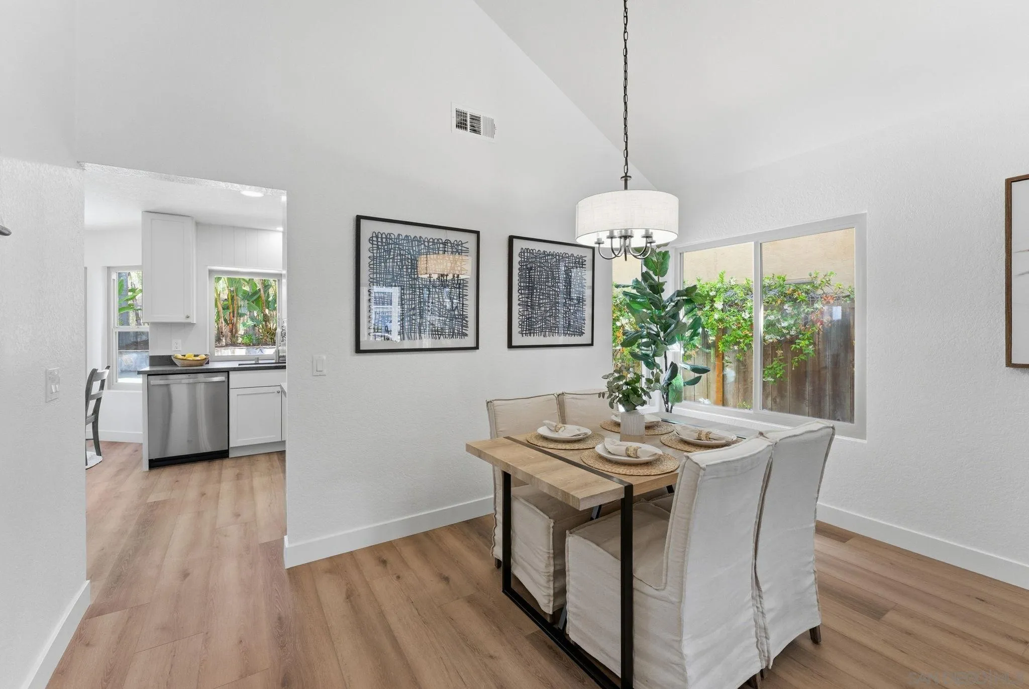 https://cdn.realtyfeed.com/cdn/127/260012962/fca47fc526827ed4a95dc3b18c58429a.webp