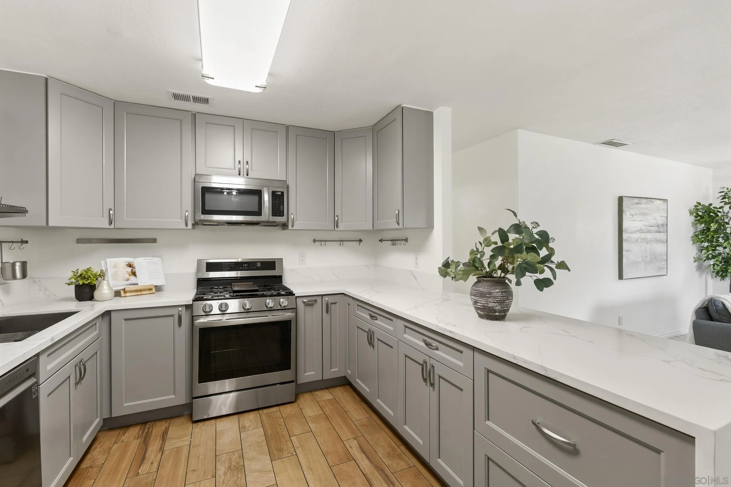 https://cdn.realtyfeed.com/cdn/127/260012963/130b0430cddfdb3f6053e8356972e2ed.webp