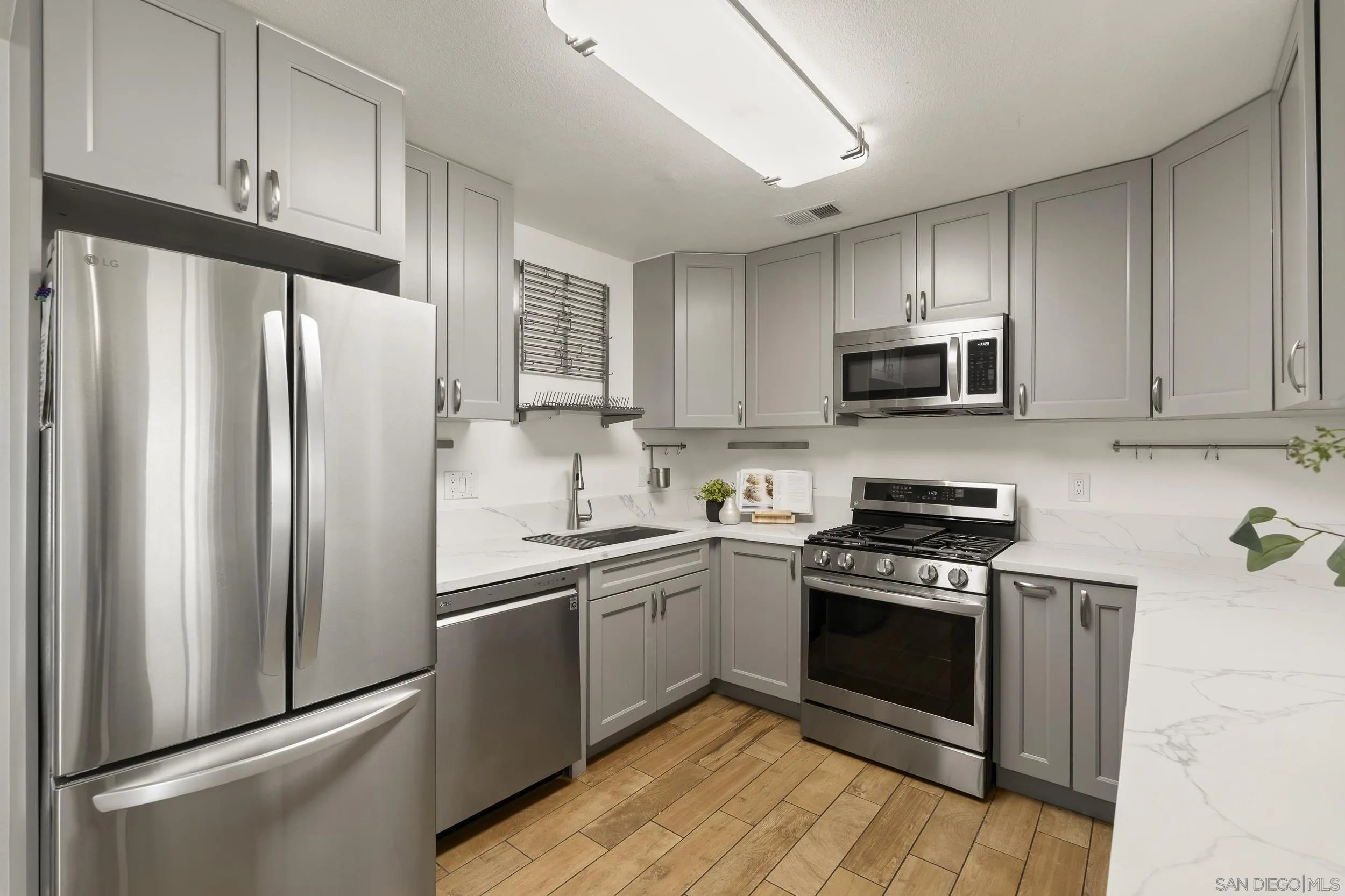 https://cdn.realtyfeed.com/cdn/127/260012963/638d44c5462f7dcbd9f734c3dc3223af.webp