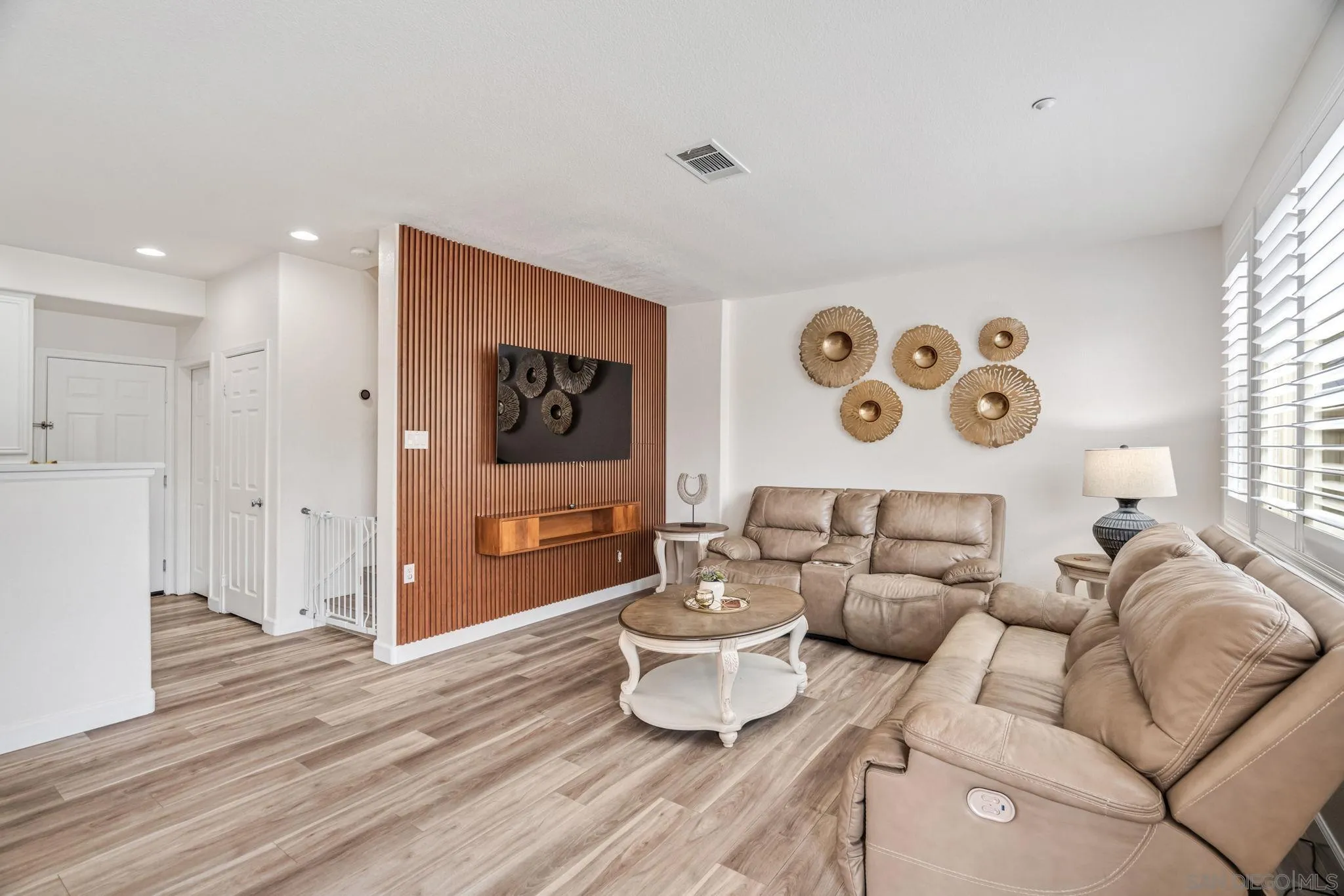 Photo #8: 260012970 Listing: Photo #8