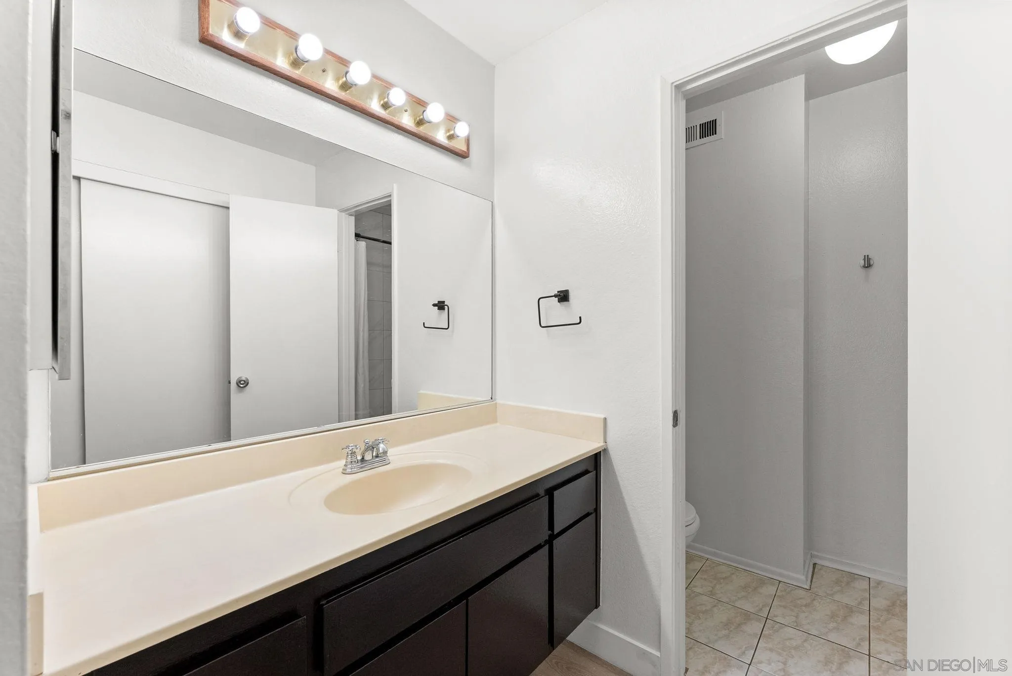 Photo #17: 260012975 Listing: Photo #17