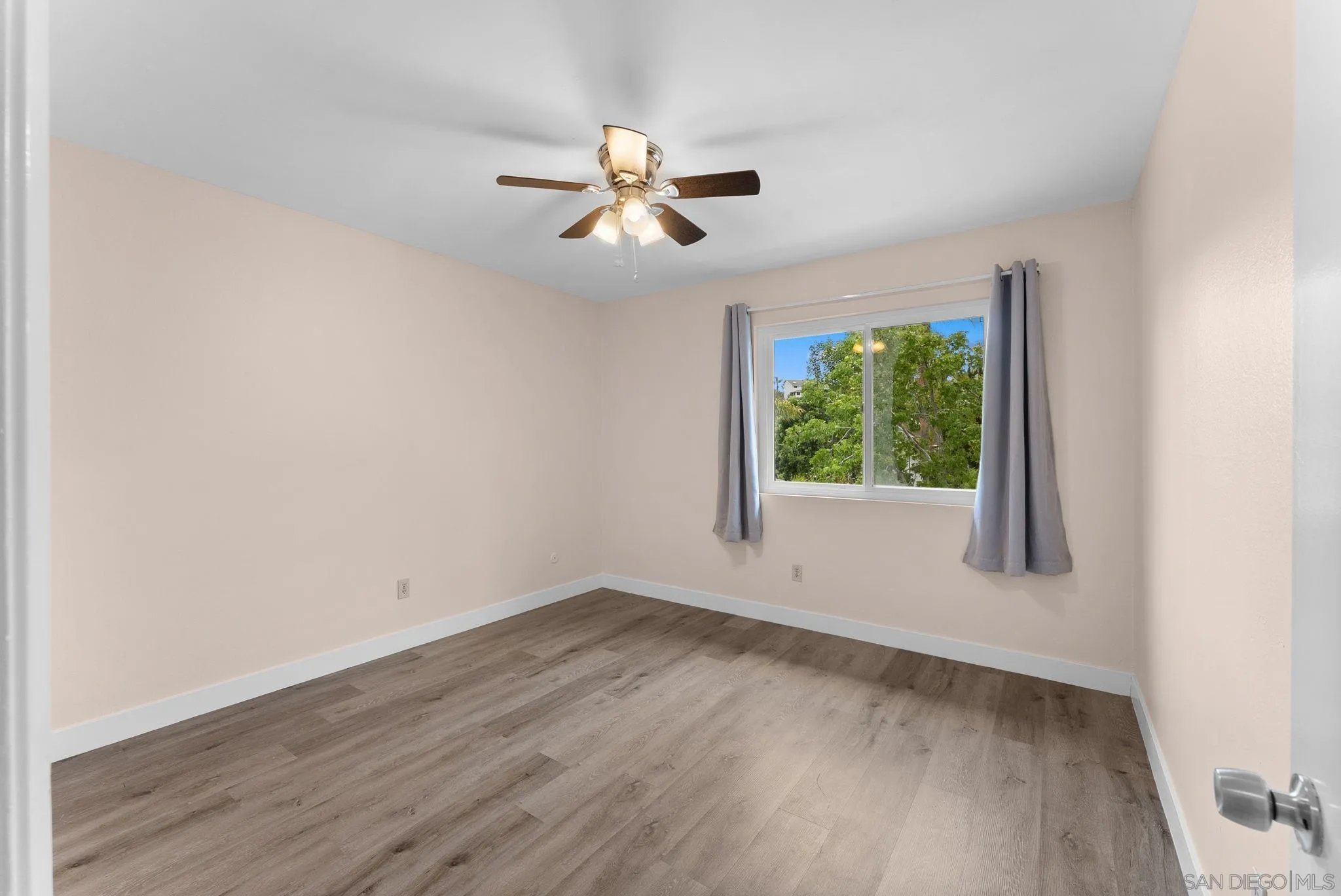 Photo #12: 260012975 Listing: Photo #12