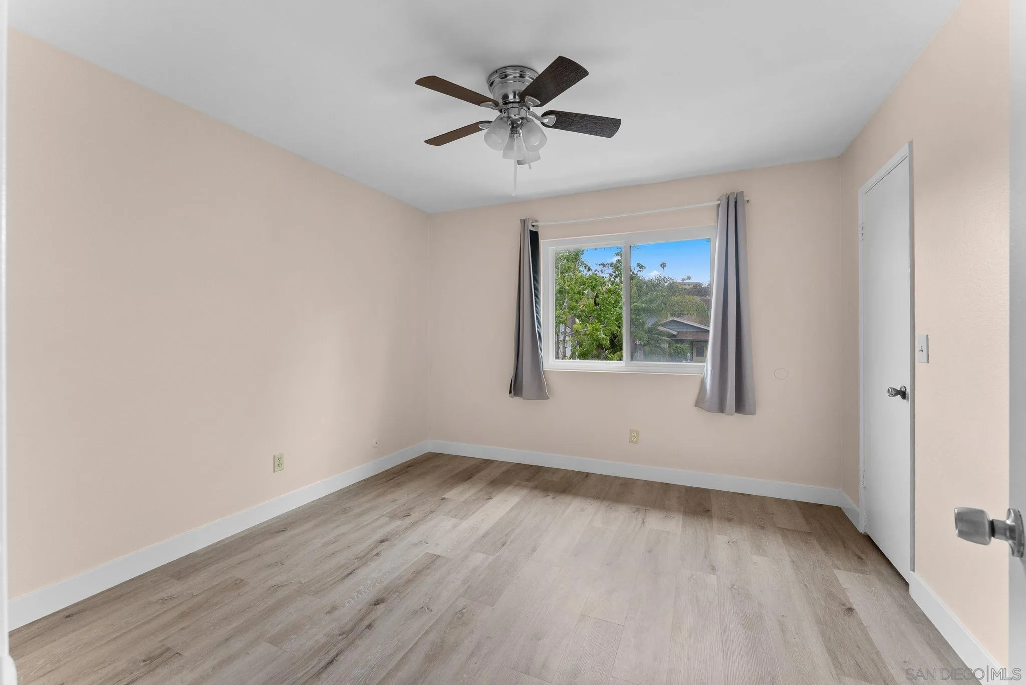 Photo #11: 260012975 Listing: Photo #11
