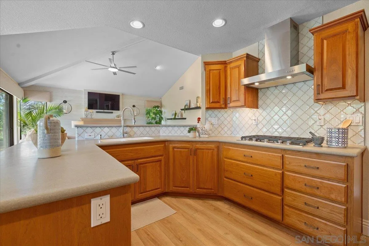 https://cdn.realtyfeed.com/cdn/127/260012978/047a20a96eff90487b85fb36cd236132.webp