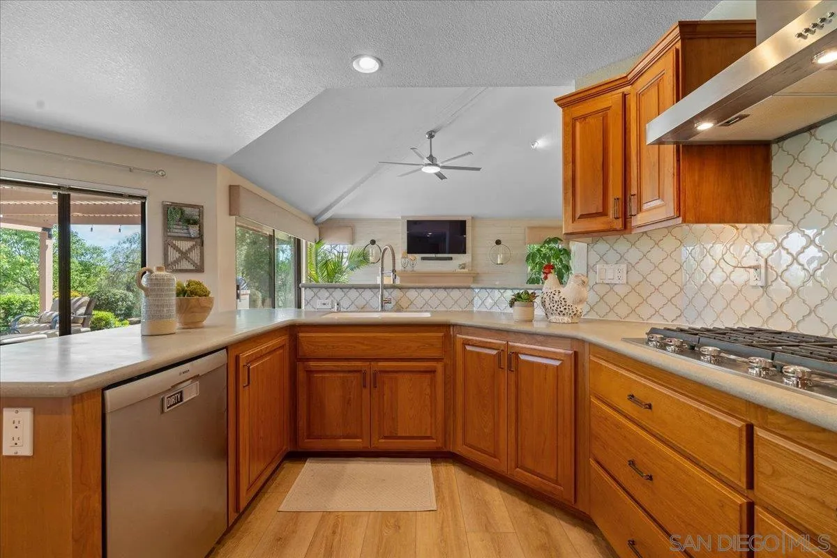 https://cdn.realtyfeed.com/cdn/127/260012978/2dfcc0274bf0b0f1469c6af1a13628b8.webp