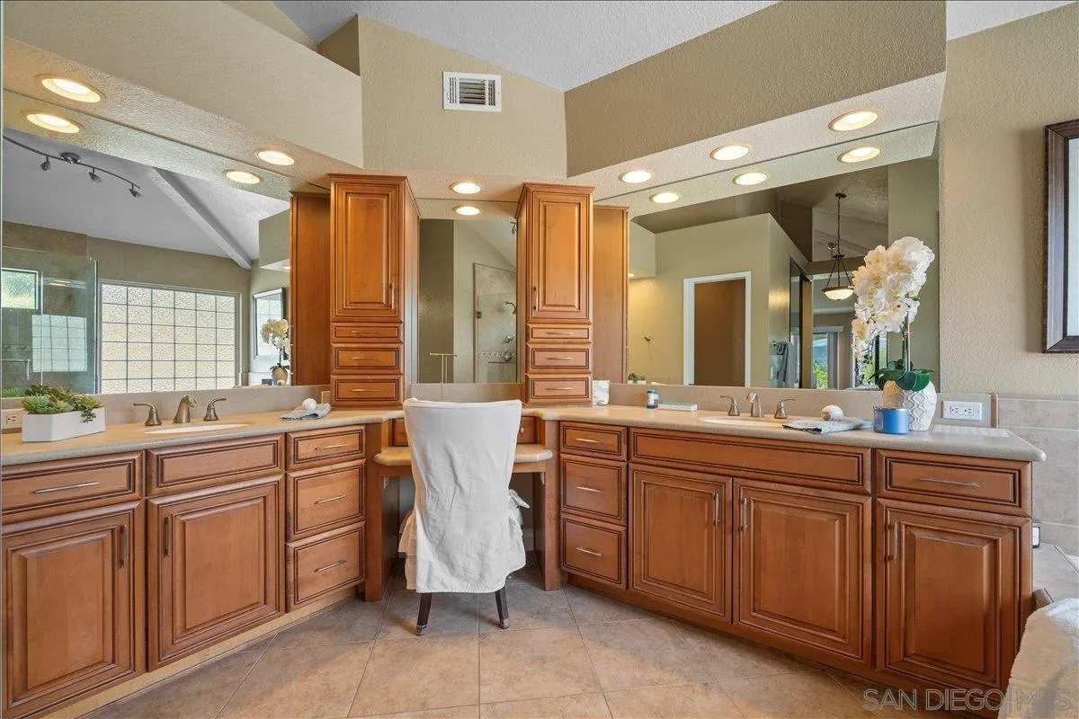 https://cdn.realtyfeed.com/cdn/127/260012978/6d8b6e2762aeb5e927d0adc48d715dde.webp
