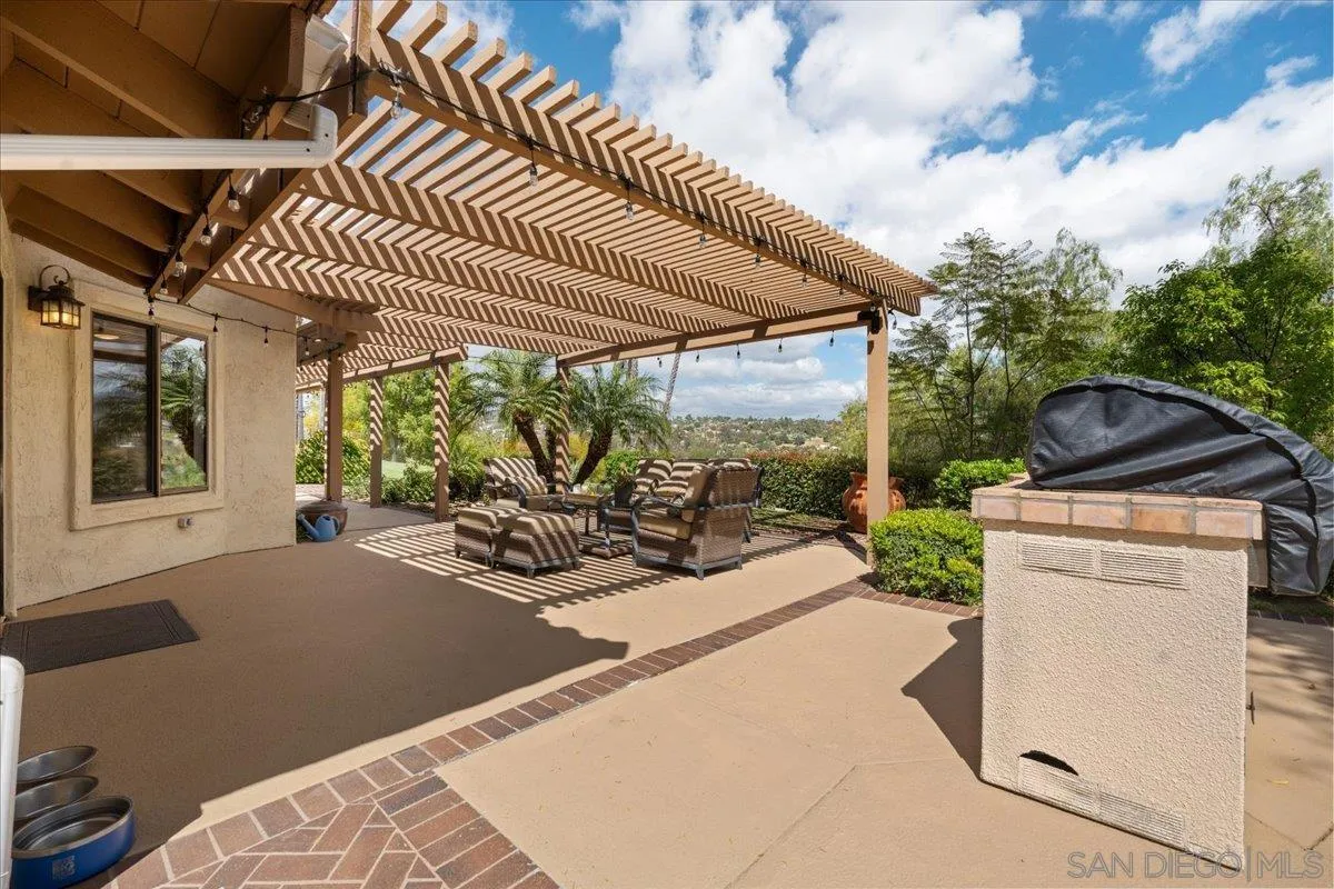 https://cdn.realtyfeed.com/cdn/127/260012978/735e5366c6c23d6db34fa4d9ead39d96.webp