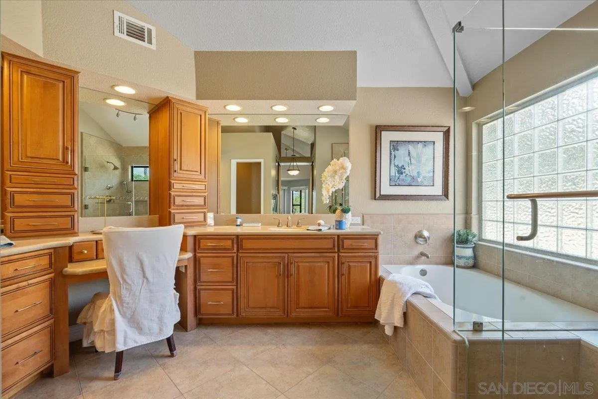 https://cdn.realtyfeed.com/cdn/127/260012978/8511a03ad0906489d7b61ff0051dd48e.webp