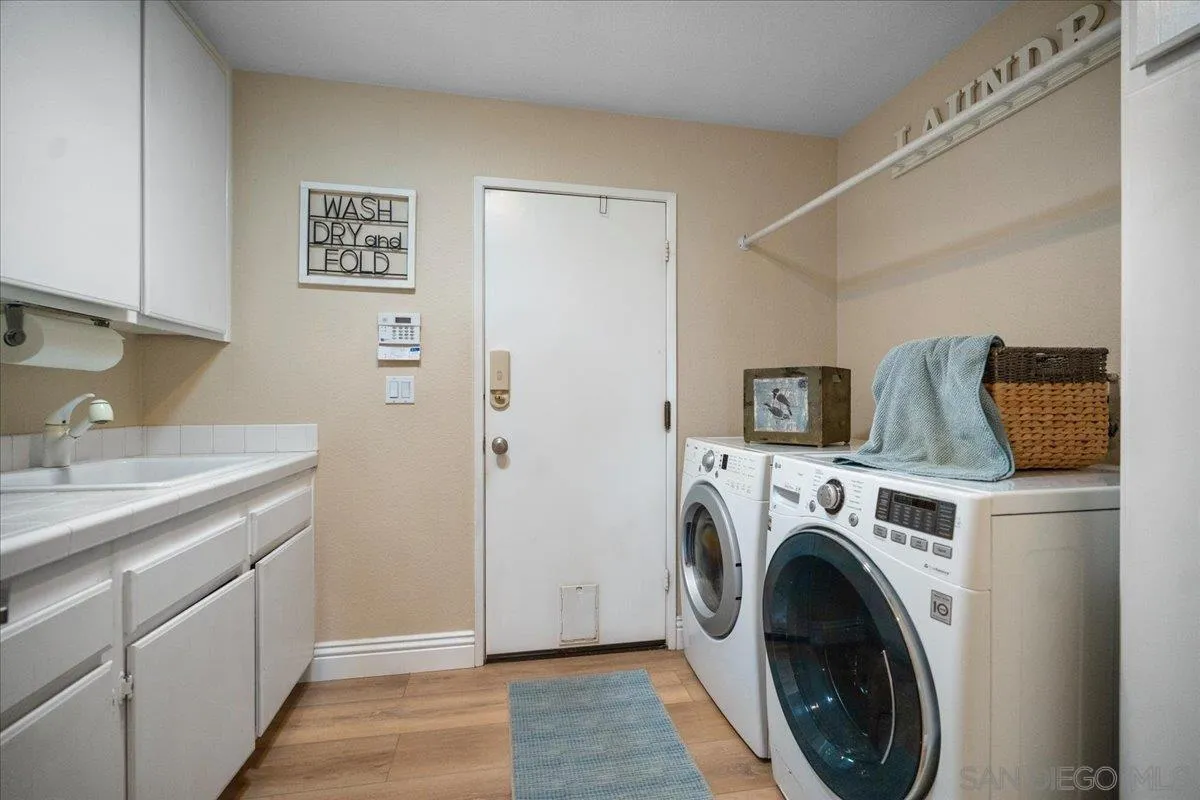https://cdn.realtyfeed.com/cdn/127/260012978/8937925f712a8a6f7a62c56e74fd15f7.webp