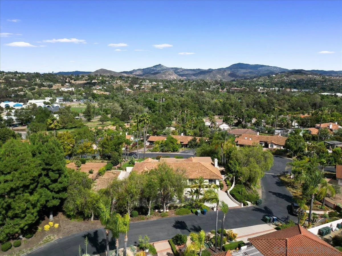 https://cdn.realtyfeed.com/cdn/127/260012978/9defd2f77e4bf7b63689071ebd0c47c4.webp