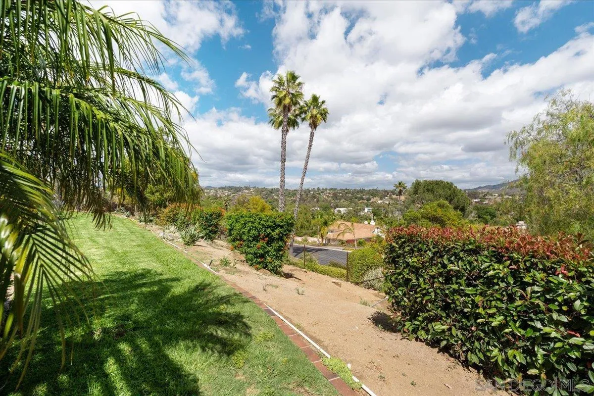 https://cdn.realtyfeed.com/cdn/127/260012978/b91d3fef4a65bc9d30947b0bf1b9b858.webp