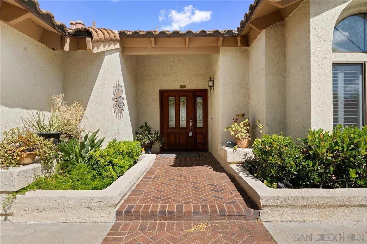 https://cdn.realtyfeed.com/cdn/127/260012978/ed119e6d85f8bc06d6486e6d44679c5b.webp