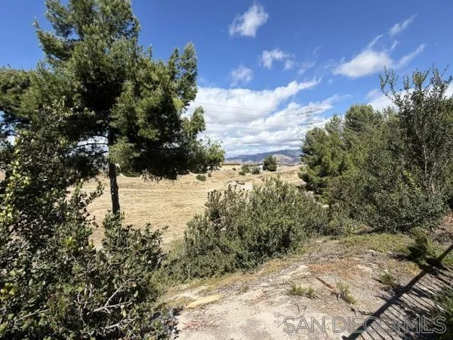 https://cdn.realtyfeed.com/cdn/127/260012979/0caf9b6813e95ea9a2995586fa66feb0.webp