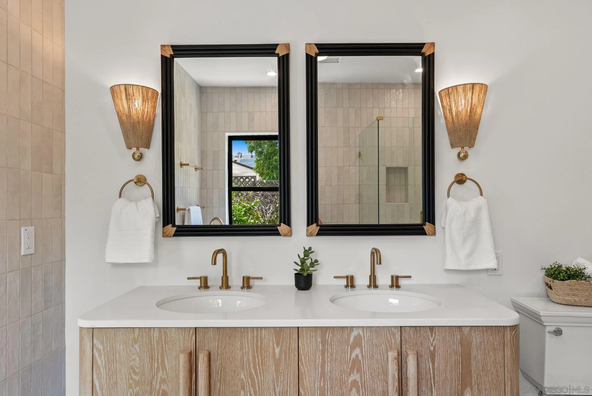 https://cdn.realtyfeed.com/cdn/127/260012980/07b420a09b3f9f3c93edd29816278a30.webp
